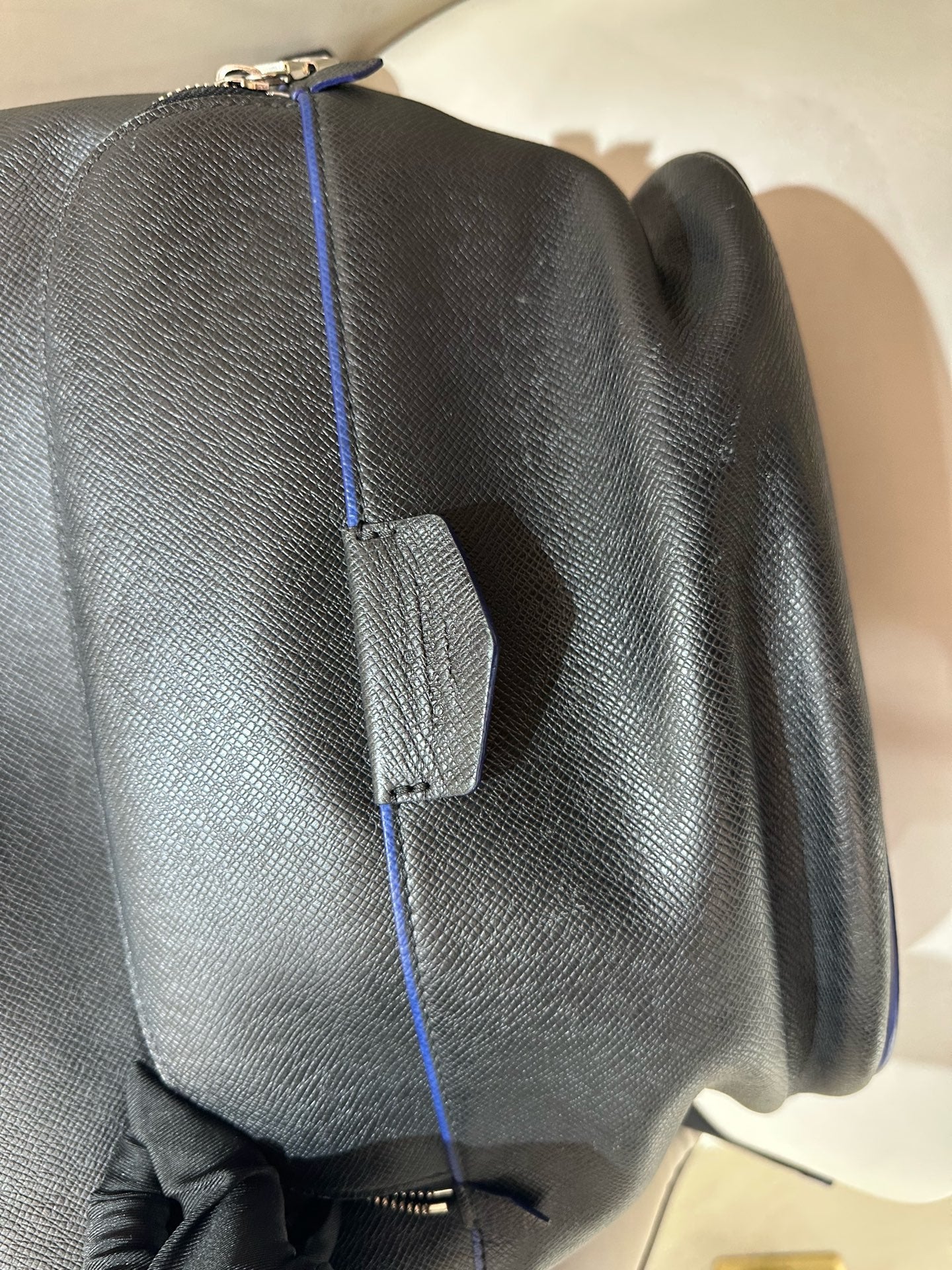 Louis Vuitton - Anton - Leather - Black - (large)