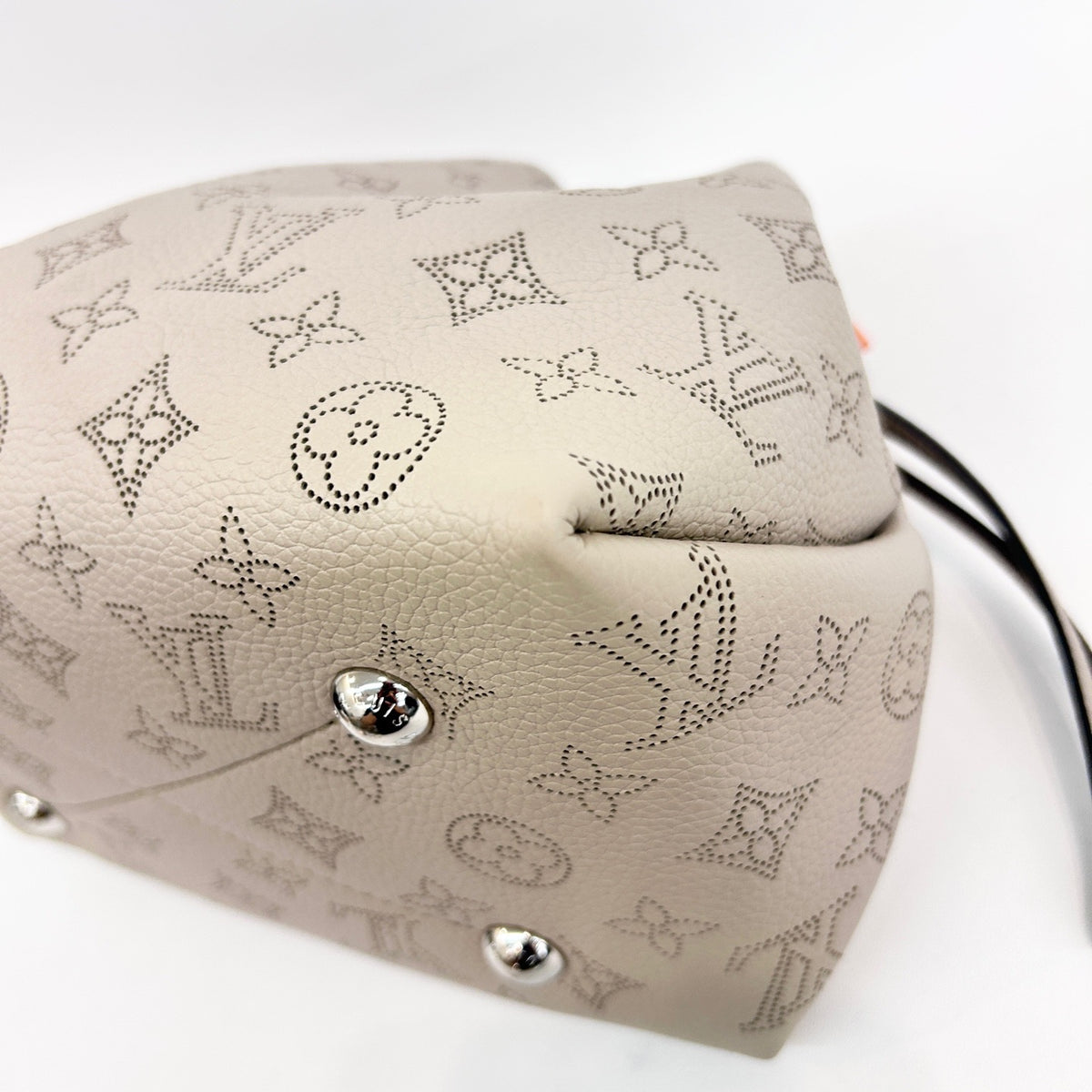 Louis Vuitton - Bella - Leather - Grey - (medium)