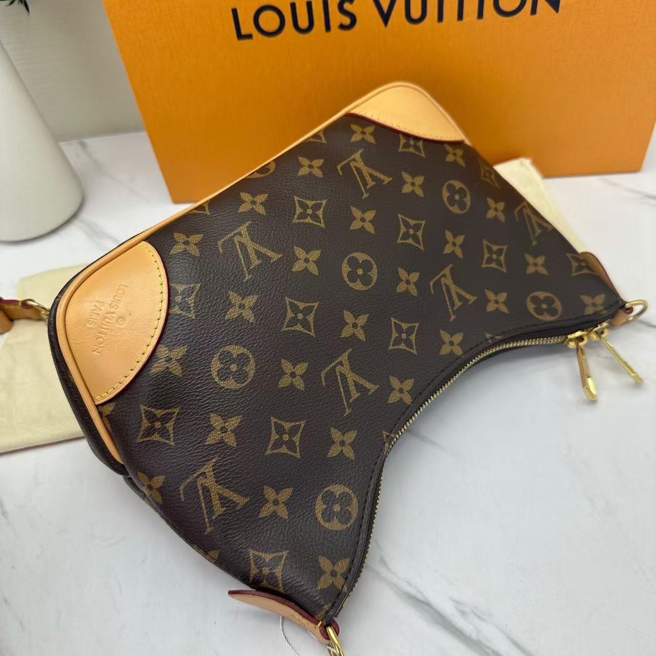 Louis Vuitton - Boulogne - Monogram canvas with Vachetta leather trim - Brown - (medium)