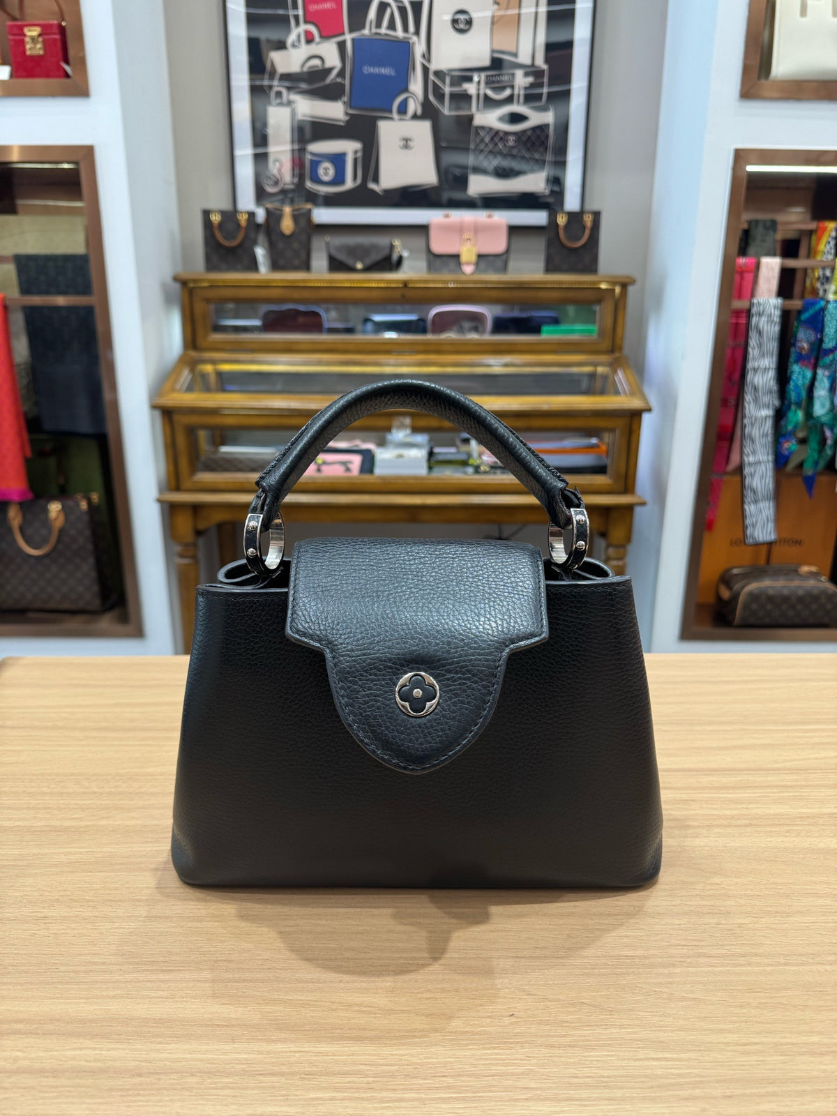 Louis Vuitton - Capucines BB - Leather - Black - (small)