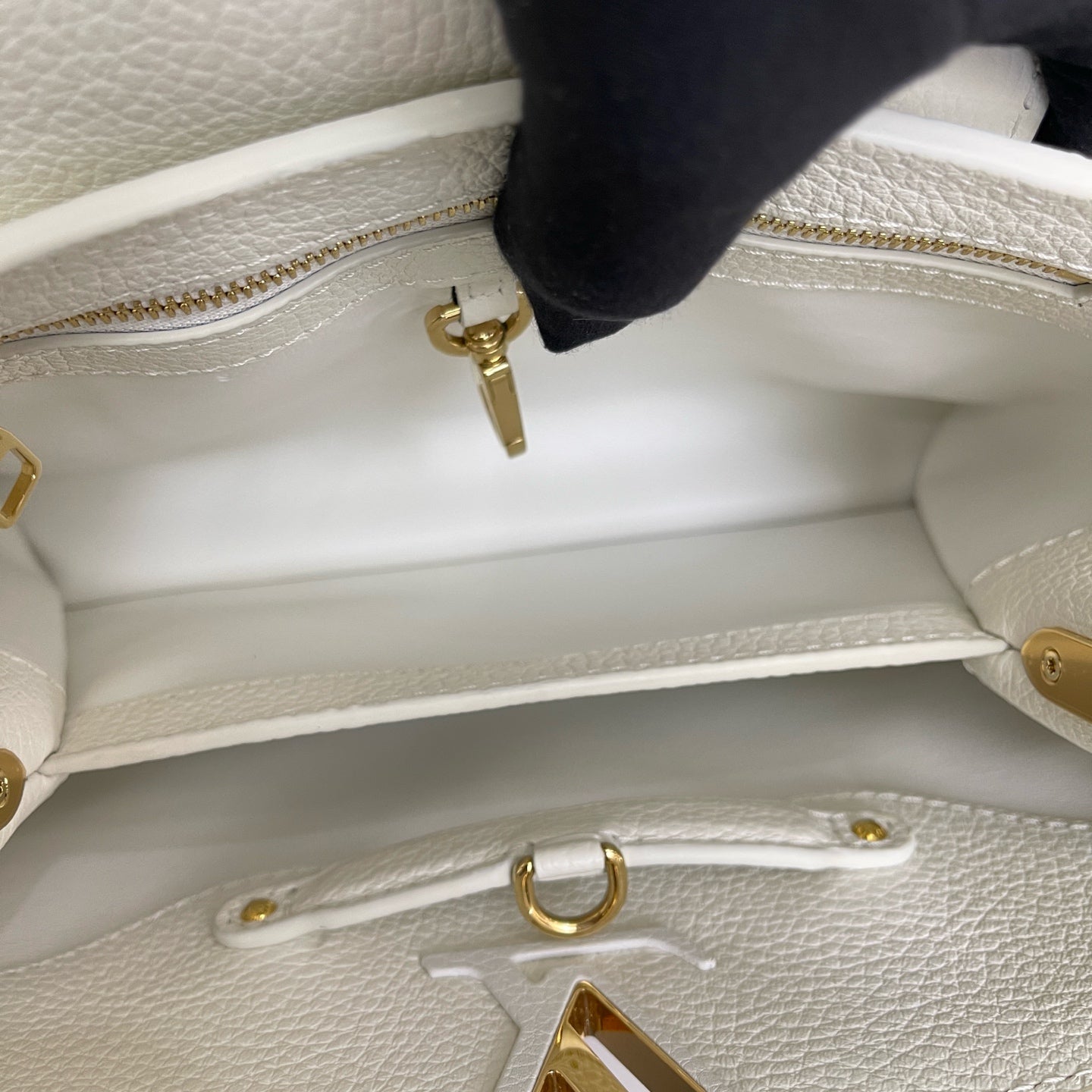 Louis Vuitton - Capucines BB - Leather - White - (mini)
