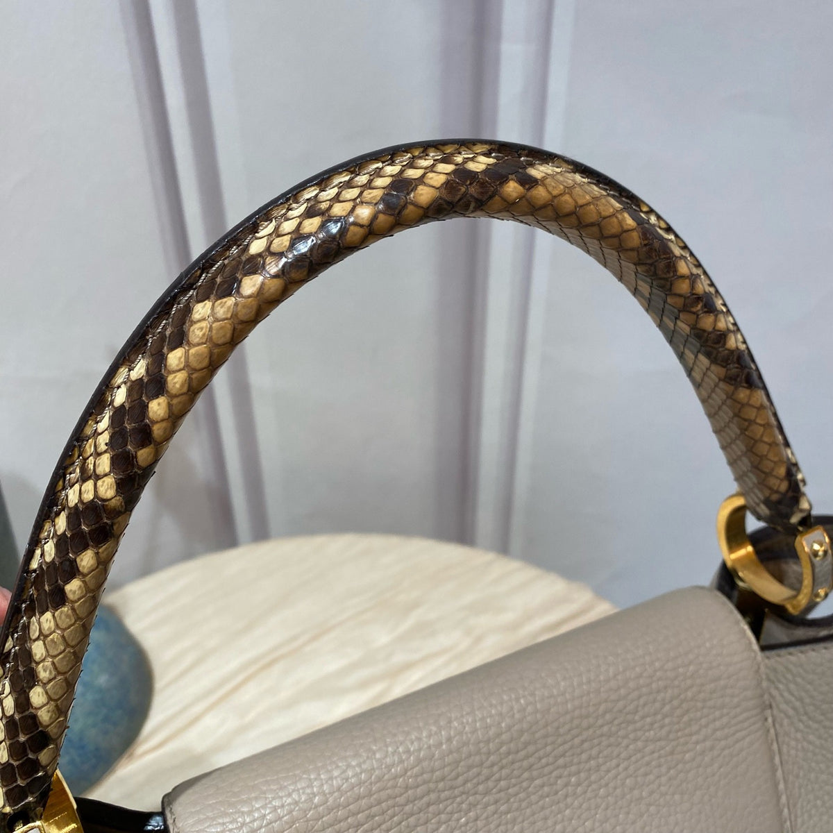 Louis Vuitton - Capucines Large - Leather - Grey - (large)
