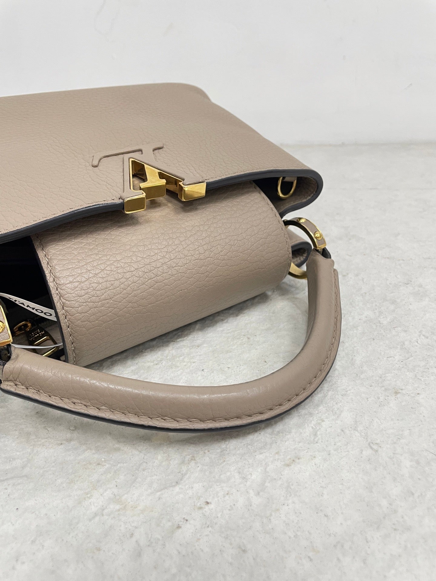 Louis Vuitton - Capucines - Leather - Beige - (medium)