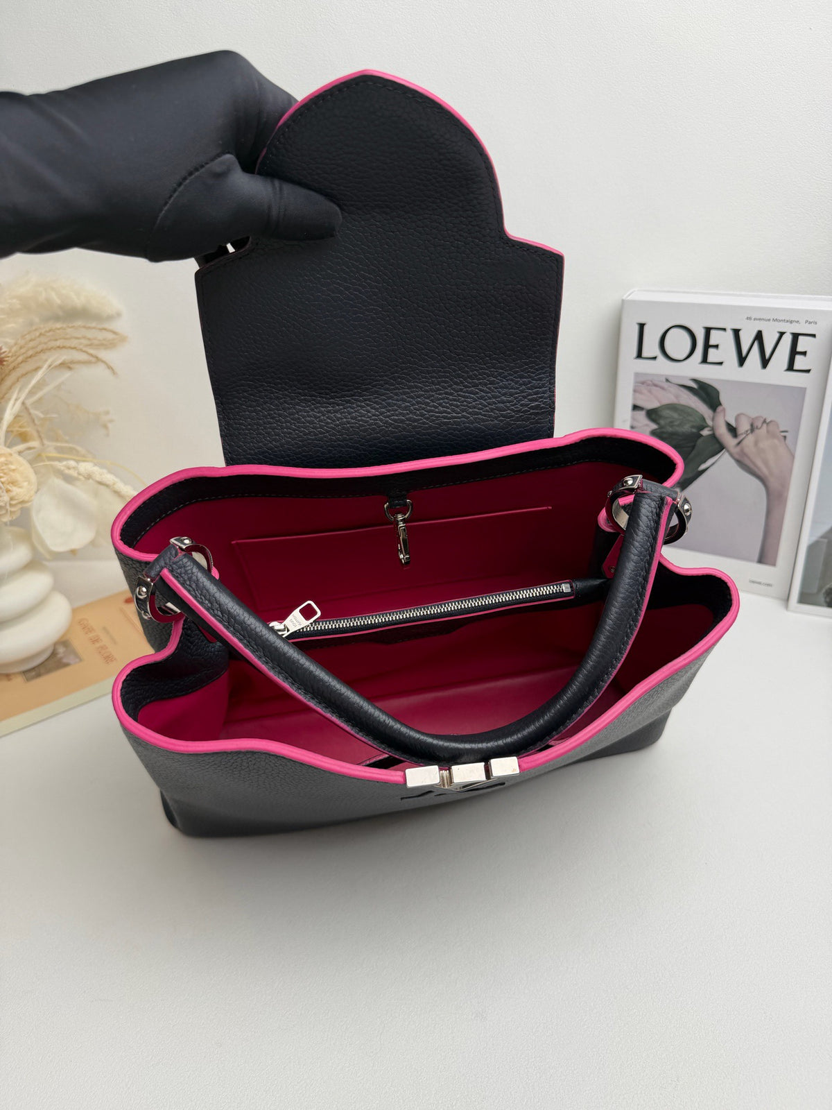 Louis Vuitton - Capucines - Leather - Black