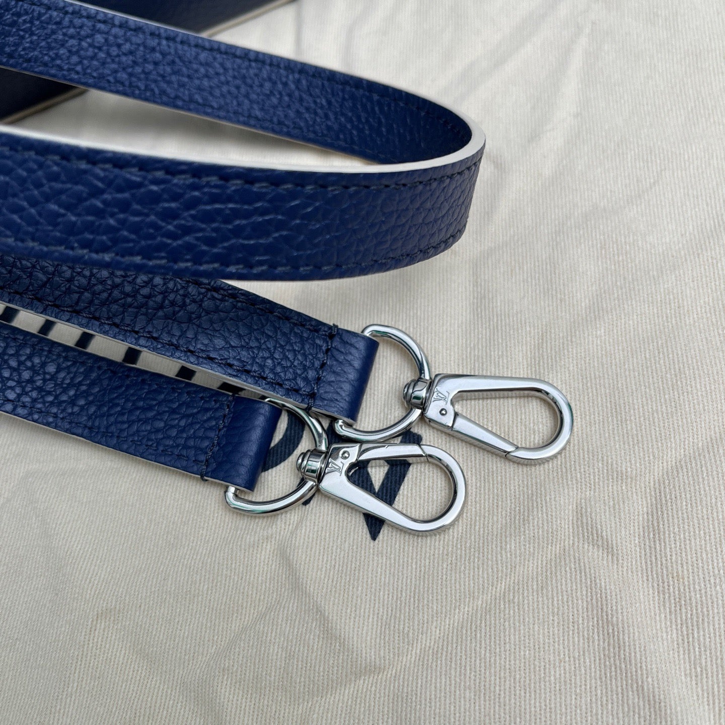 Louis Vuitton - Capucines - Leather - Blue - (Medium)