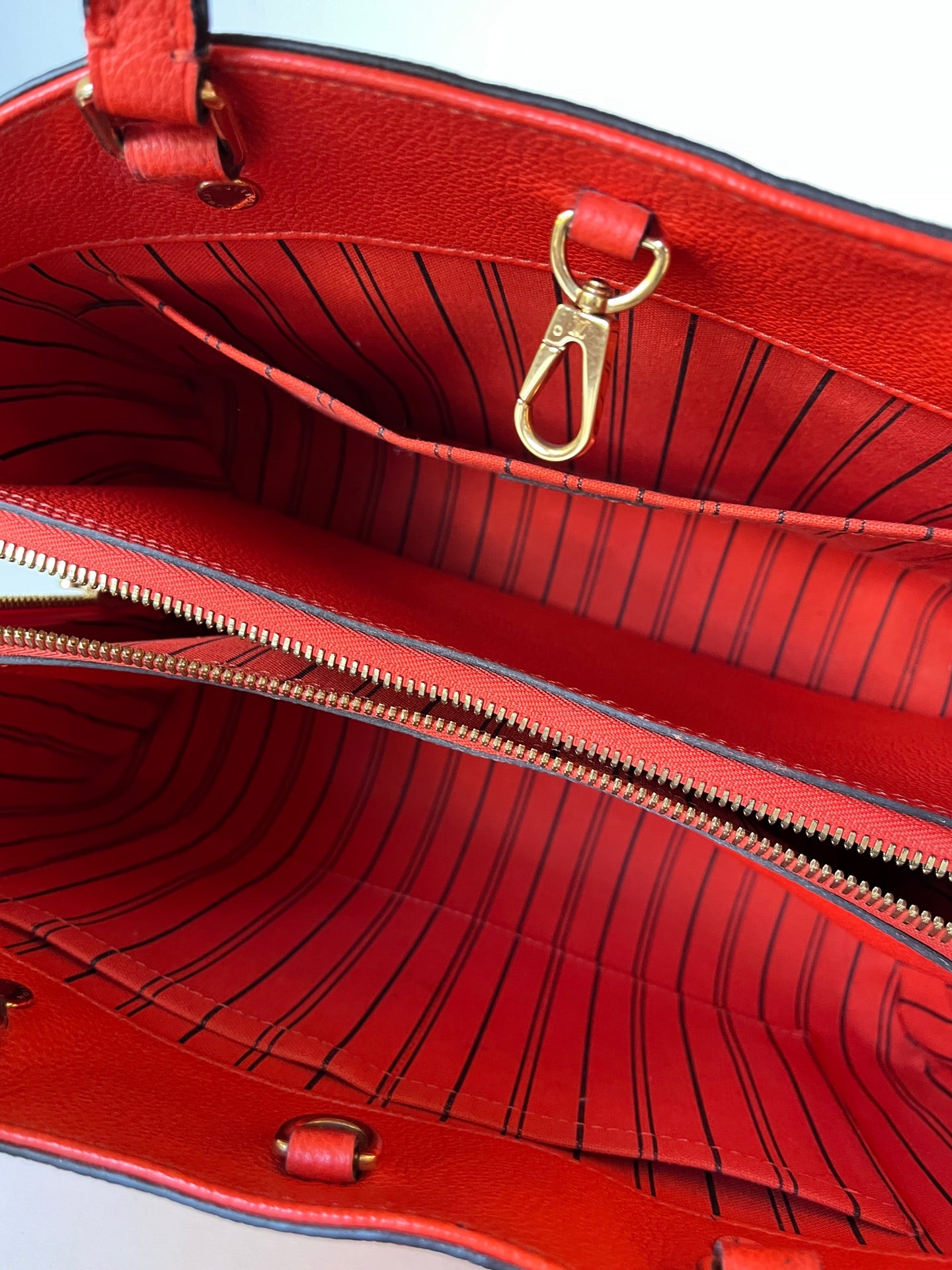 Louis Vuitton - Capucines - Leather - Red - (medium)