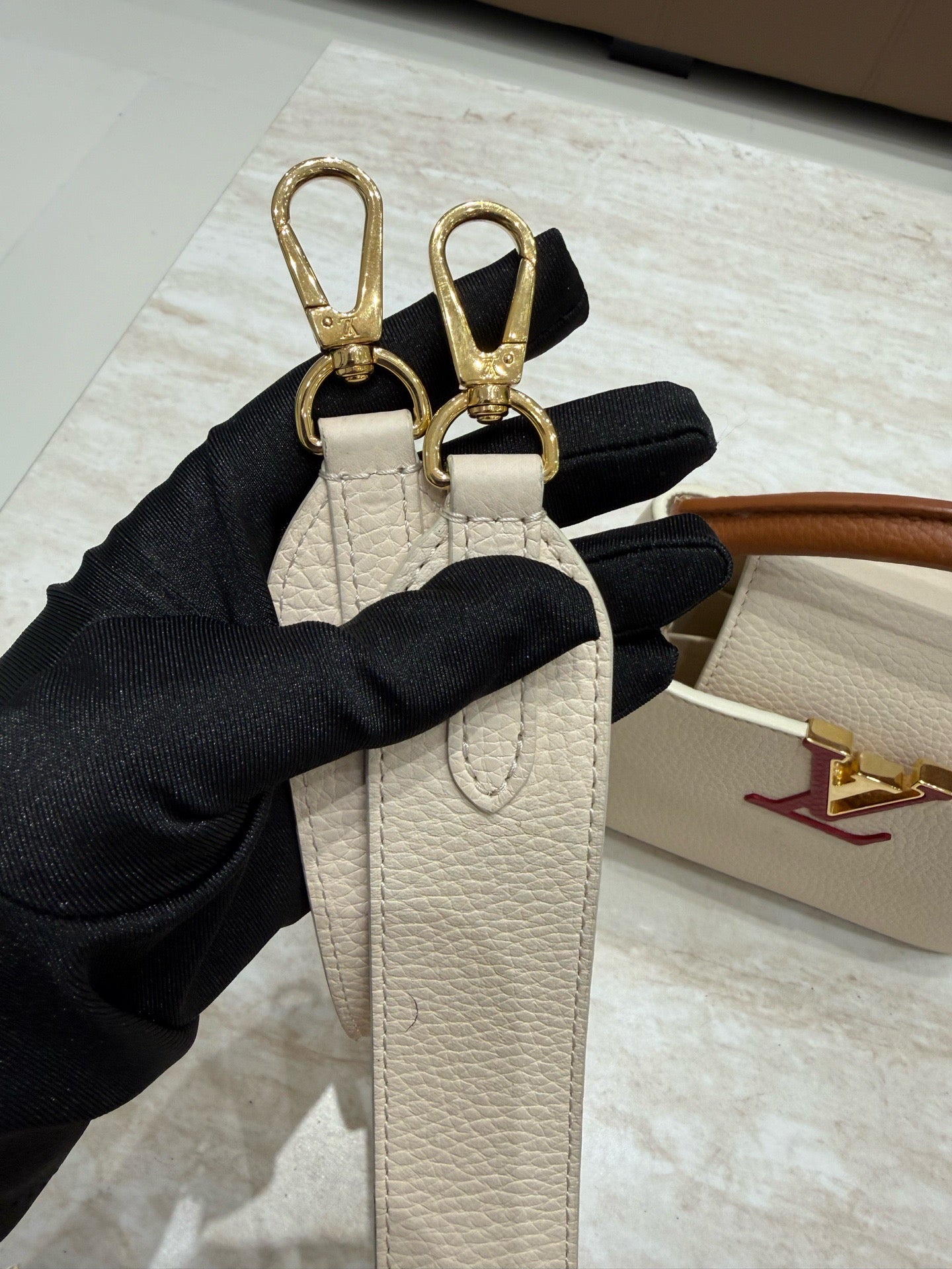 Louis Vuitton - Capucines Mini - Calfskin - White - (mini)