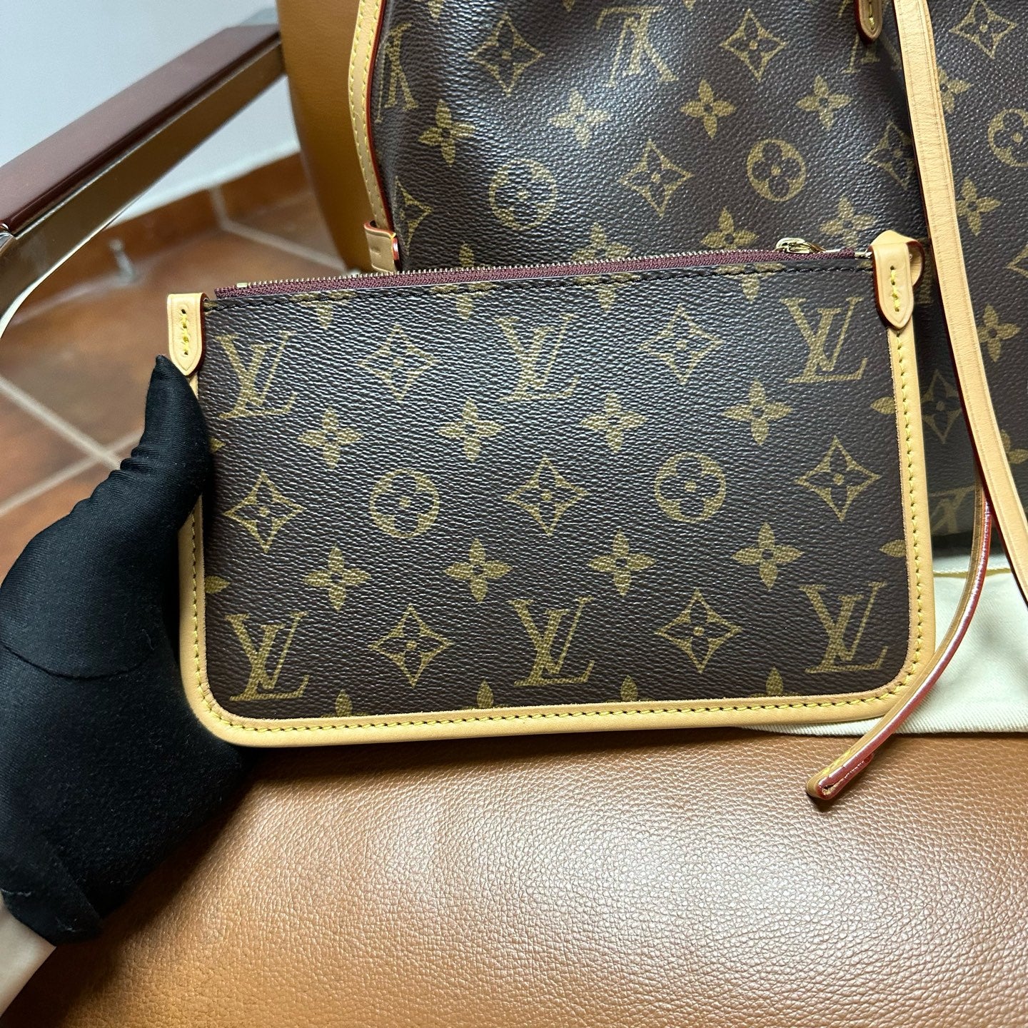 Louis Vuitton - Carryall - Leather - Brown - (Small)