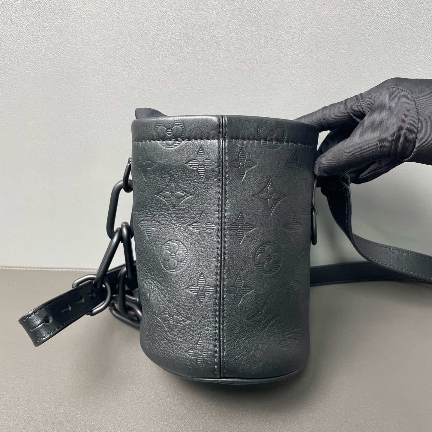 Louis Vuitton - Chalk Nano Bucket Bag - Embossed Monogram Empreinte leather - Black - (mini)
