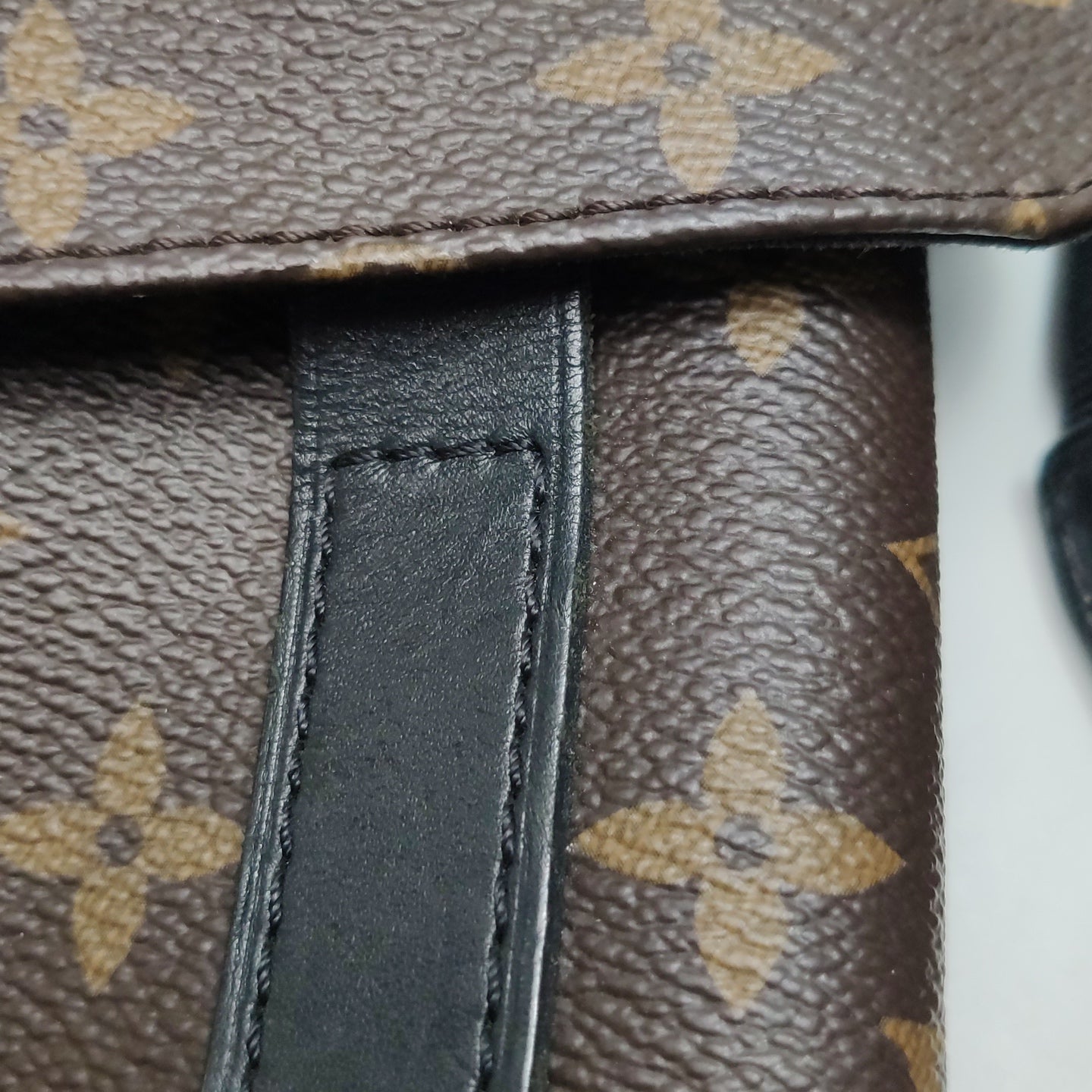 Louis Vuitton - Christopher - Leather - Brown - (medium)