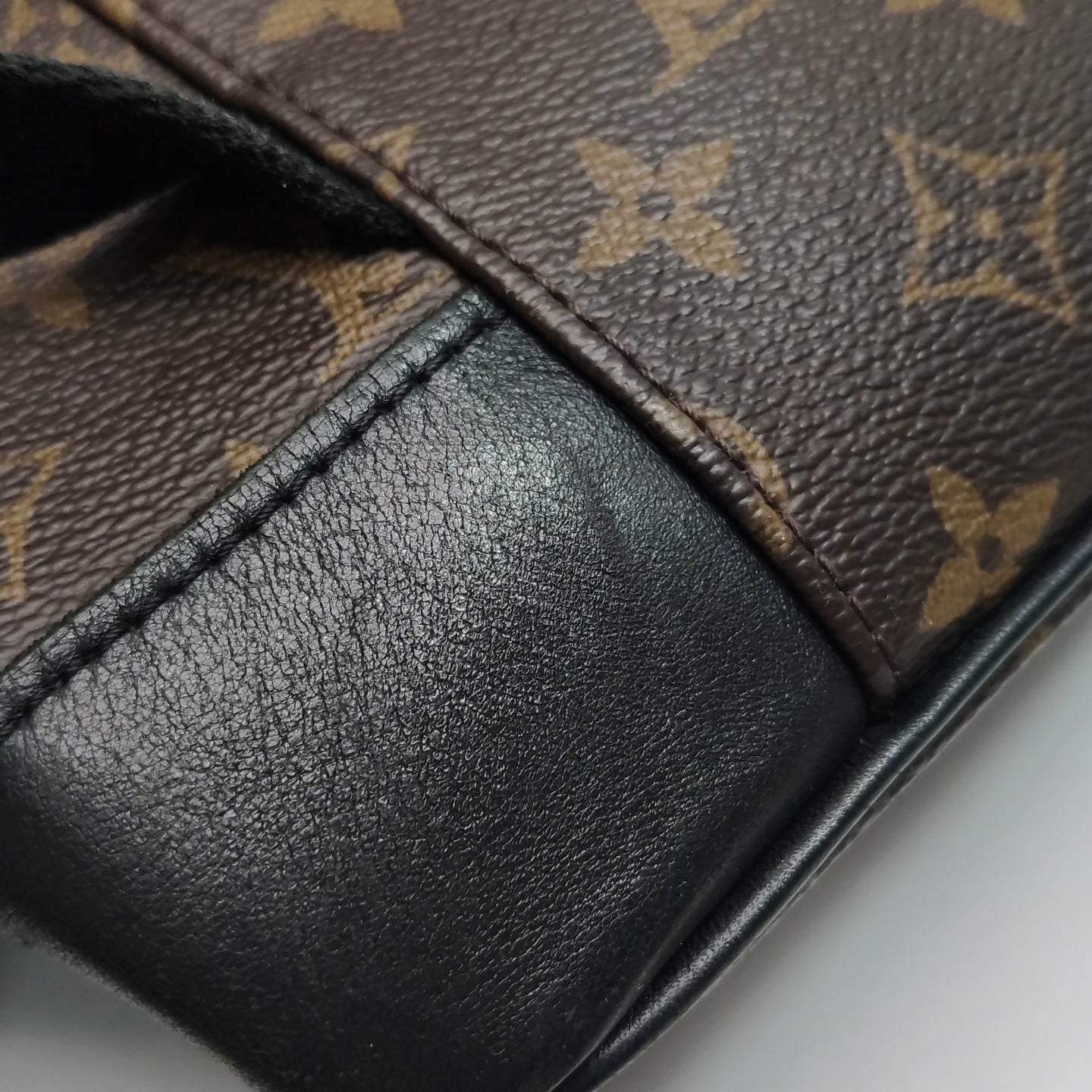 Louis Vuitton - Christopher - Leather - Brown - (medium)
