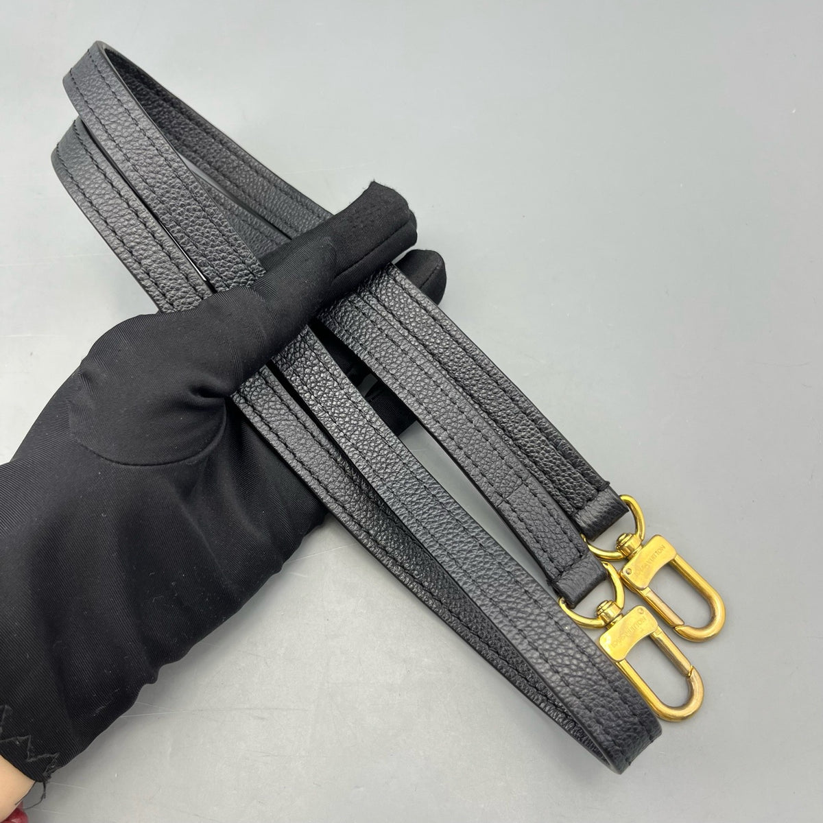 Louis Vuitton - City - Leather - Black - (small)