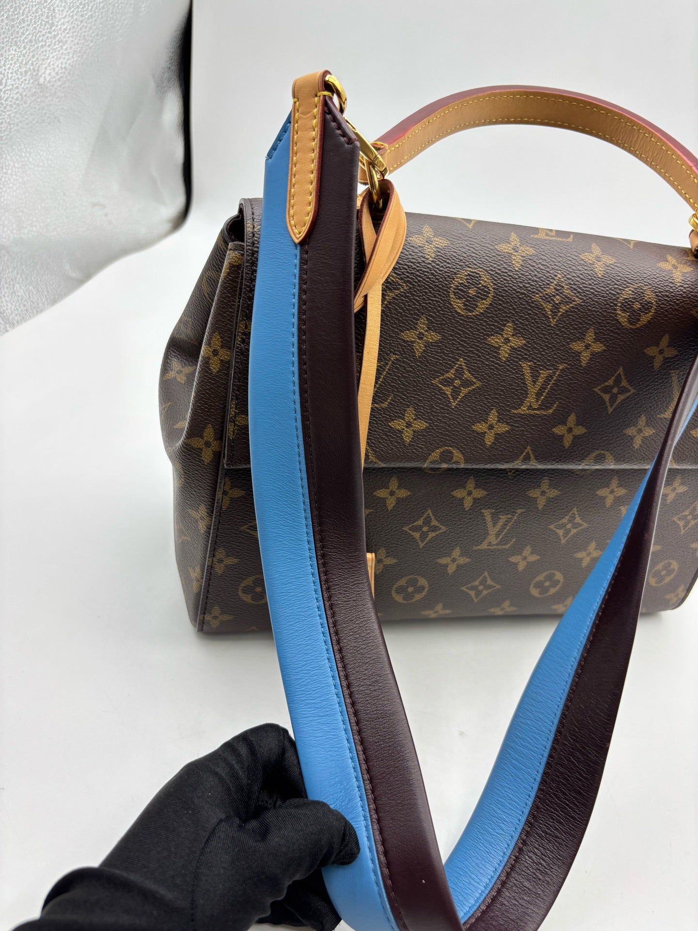 Louis Vuitton - Cluny - Cloth - Brown - (medium)