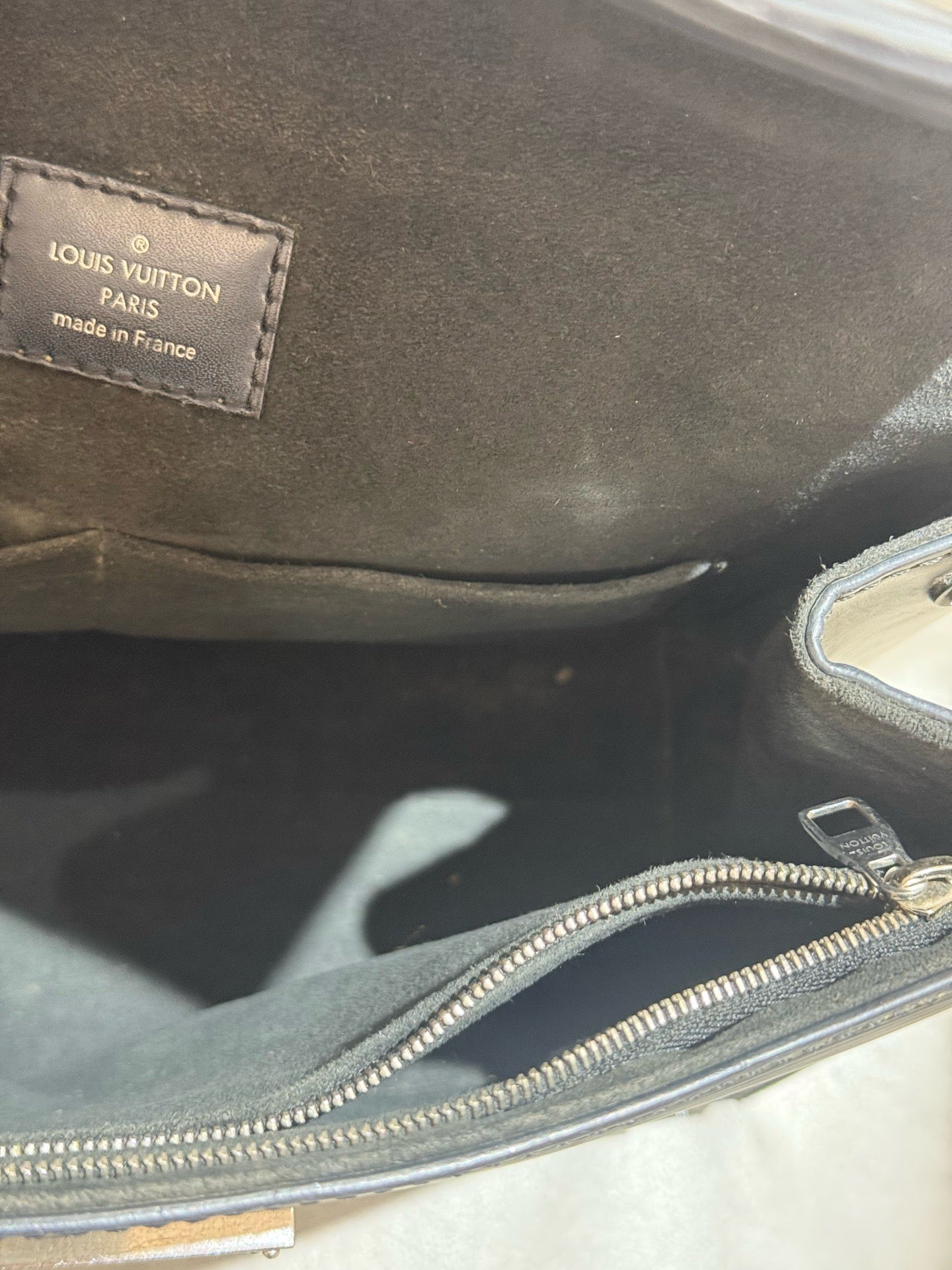 Louis Vuitton - Cluny MM - Epi leather - Black - (medium)
