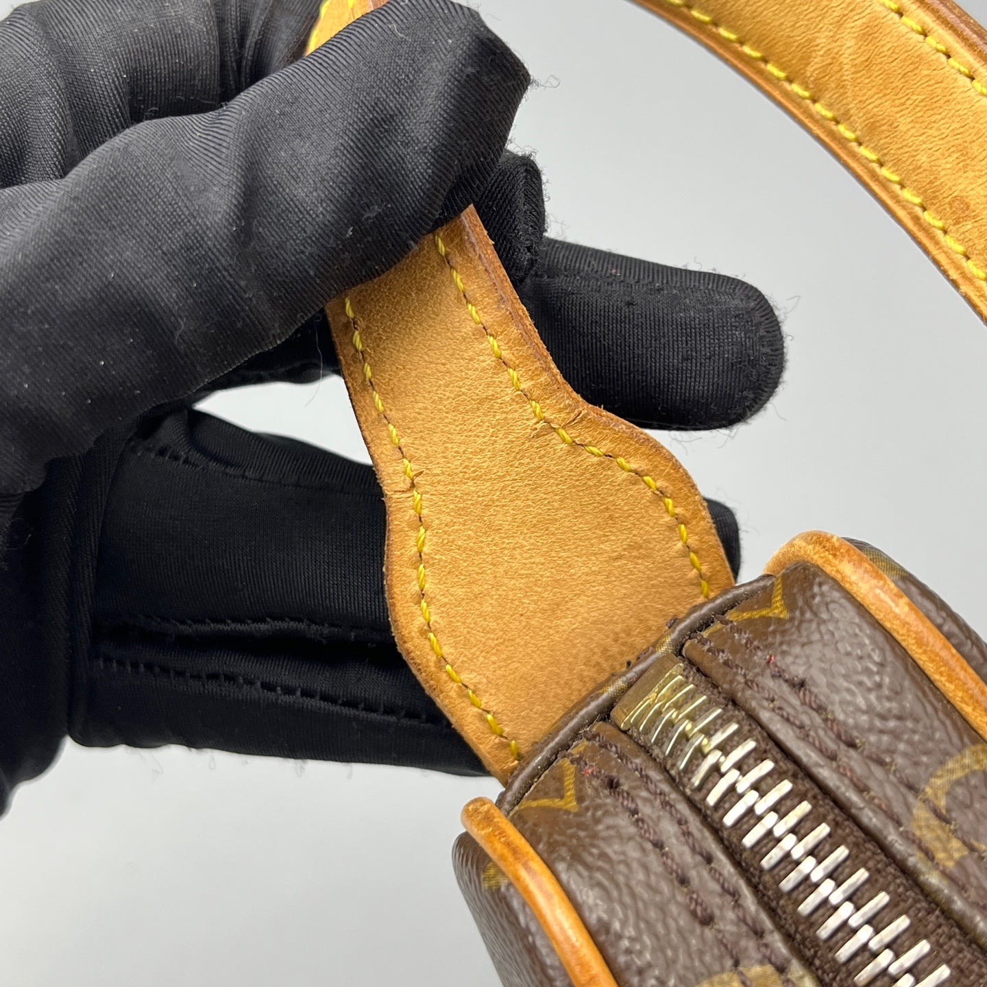 Louis Vuitton - Croissant - Leather - Brown - (small)