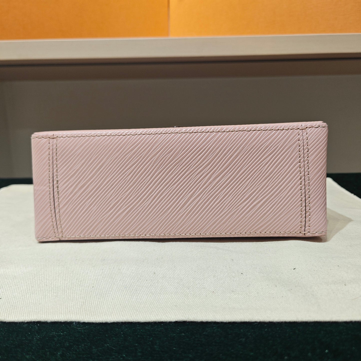 Louis Vuitton - Epi Leather Lock Shoulder Bag - Epi leather - Pink - (small)