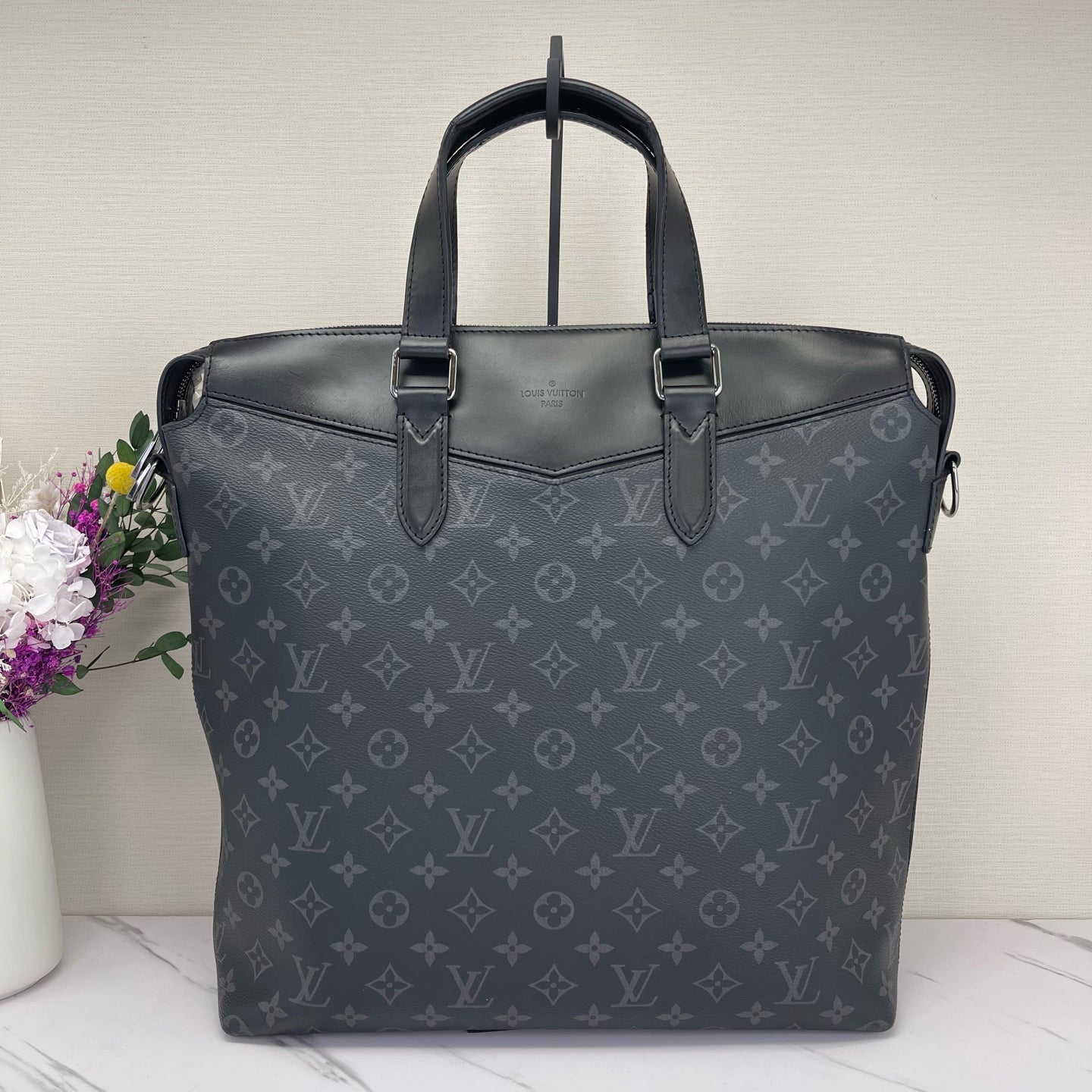 Louis Vuitton - Explorer - Leather - Black - (Large)