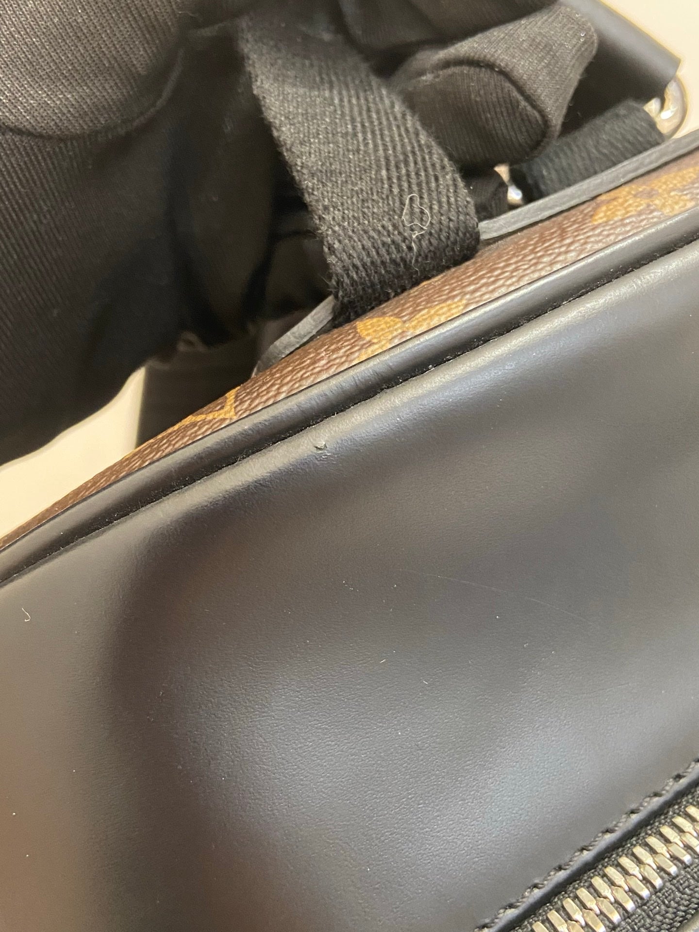 Louis Vuitton - Josh - Leather - Brown - (medium)