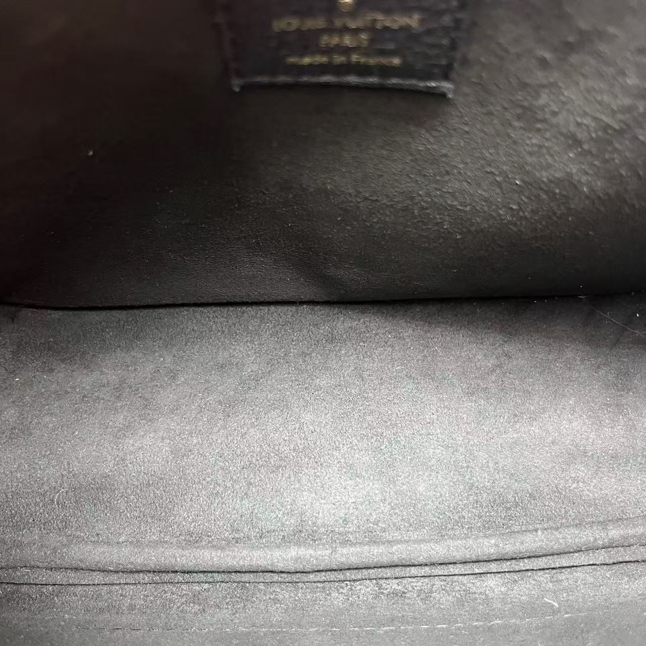 Louis Vuitton - Lockme Chain Bag - Grained leather - Black - (Small)