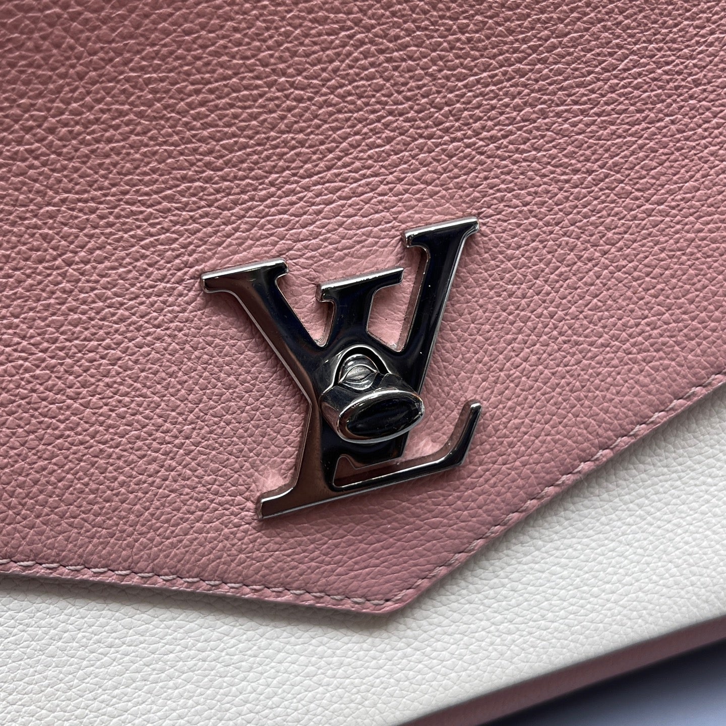 Louis Vuitton - Lockme Chain Bag - Grained leather - Multicolour - (Medium)