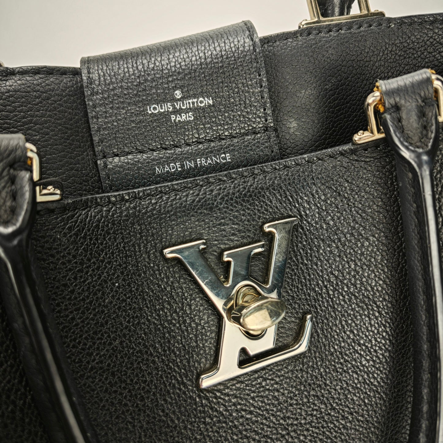 Louis Vuitton - Lockme - Grained leather - Black - (medium)