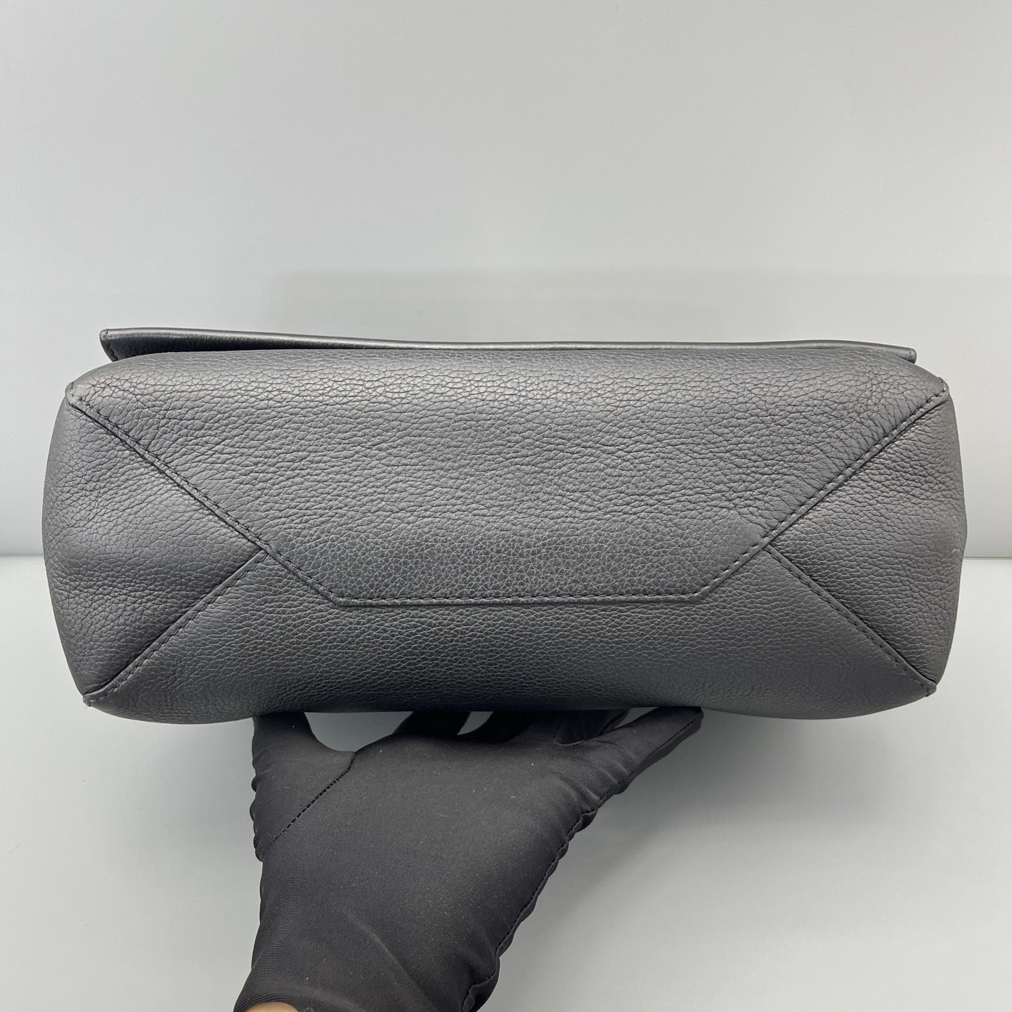 Louis Vuitton - Lockme - Leather - Black - (medium)