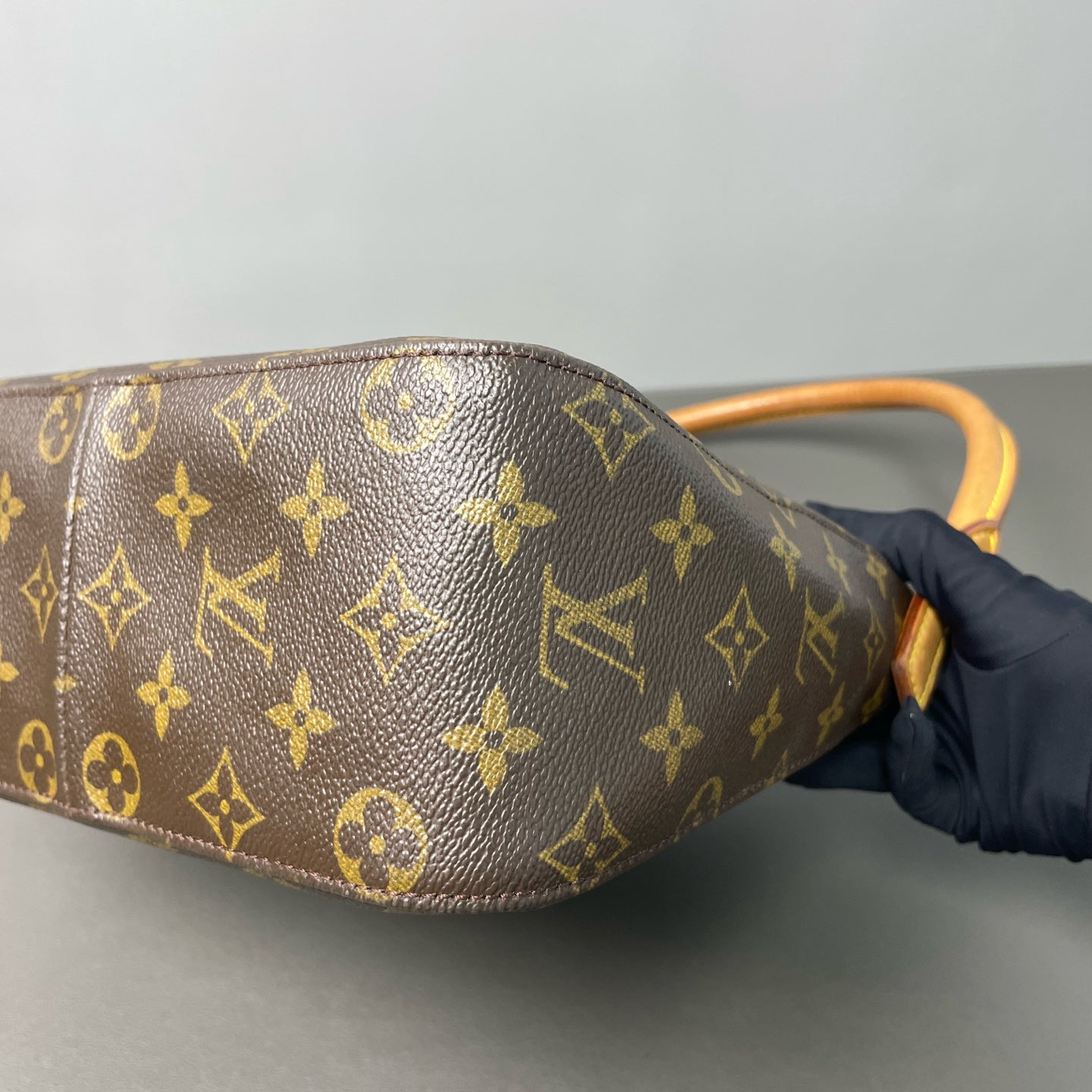 Louis Vuitton - Looping - Monogram coated canvas with Vachetta leather trim - Brown - (small)