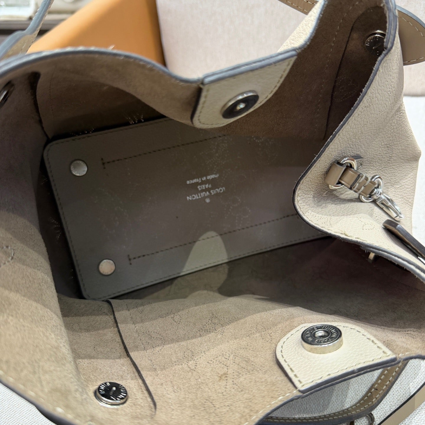 Louis Vuitton - Mahina Perforated Tote - Leather - Grey - (Medium)
