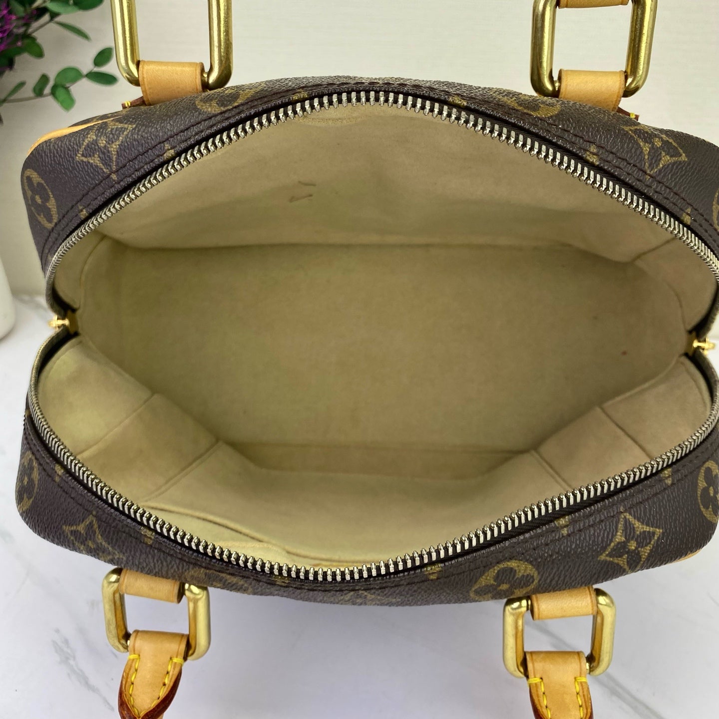 Louis Vuitton - Manhattan - Leather - Brown - (medium)