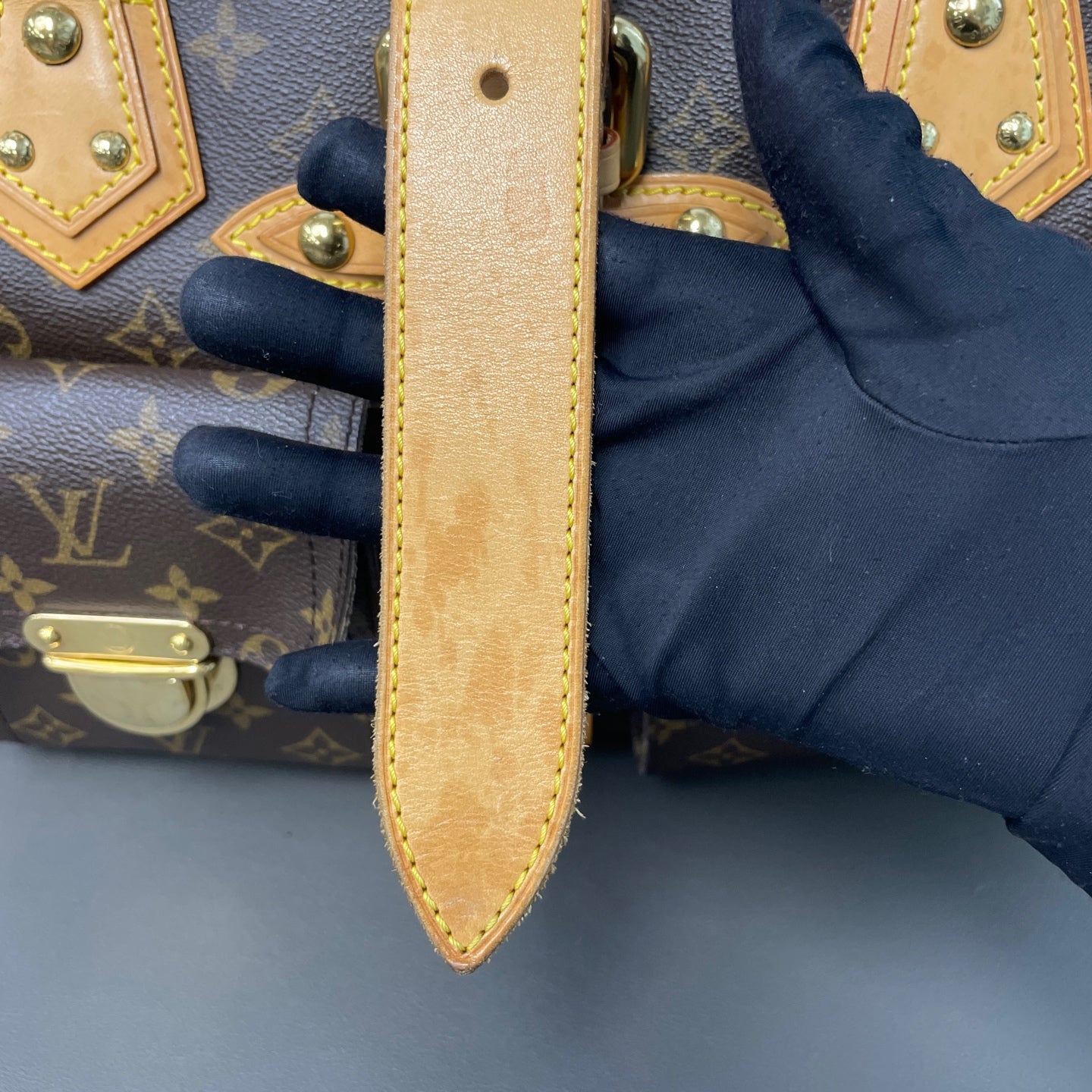 Louis Vuitton - Manhattan - Leather - Brown - (Medium)