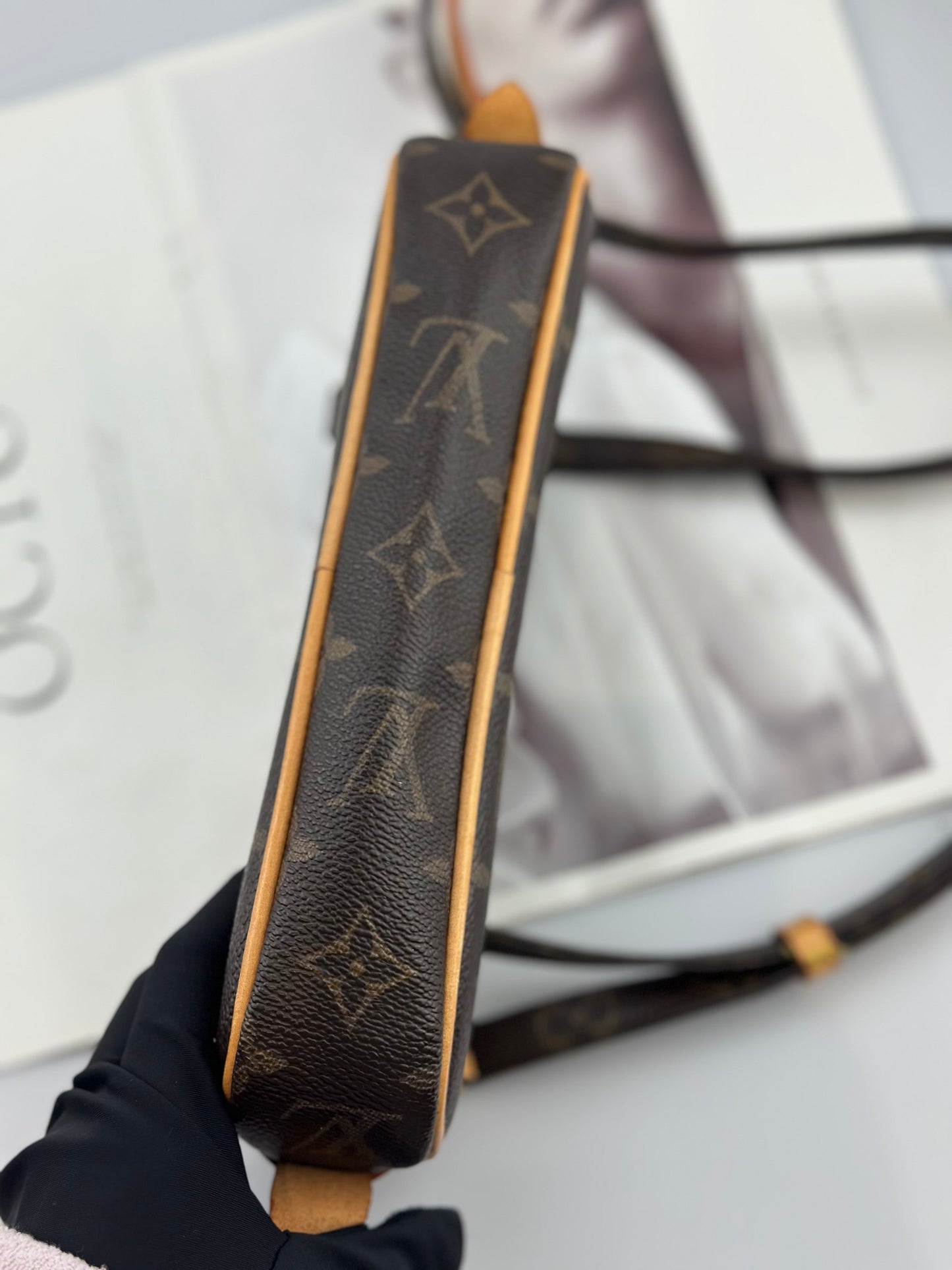 Louis Vuitton - Monogram Camera Bag - Monogram canvas with Vachetta leather trim - Brown - (mini)