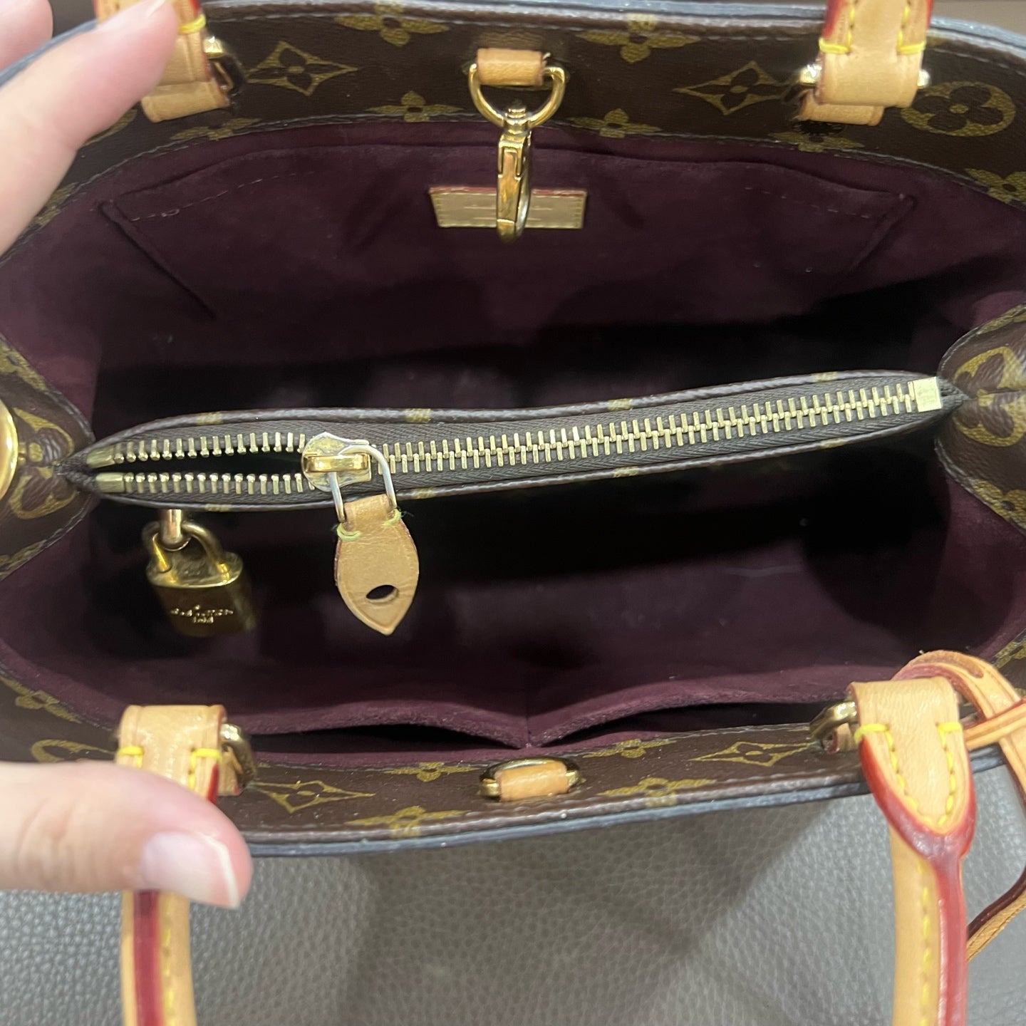 Louis Vuitton - Montaigne - Cloth - Brown - (small)
