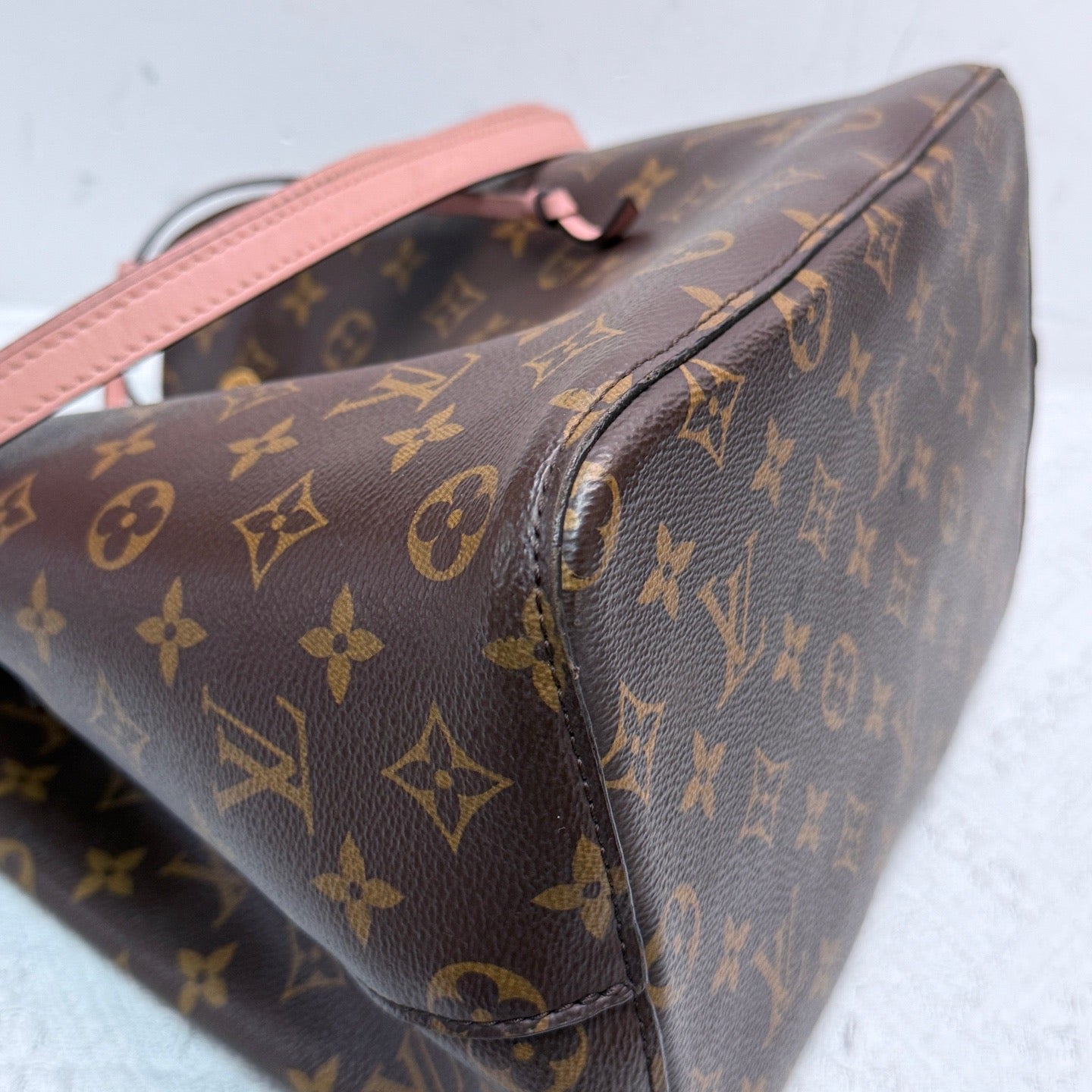 Louis Vuitton - Neo Noe - Monogram coated canvas with leather trim - Brown with Pink Accents - (medium)