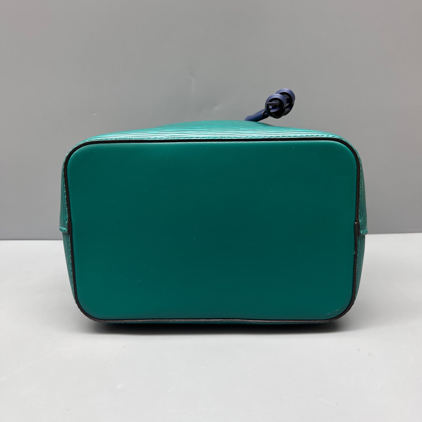 Louis Vuitton - Neonoe BB Bucket Bag - Epi leather - Green with Navy Blue Accents - (mini)