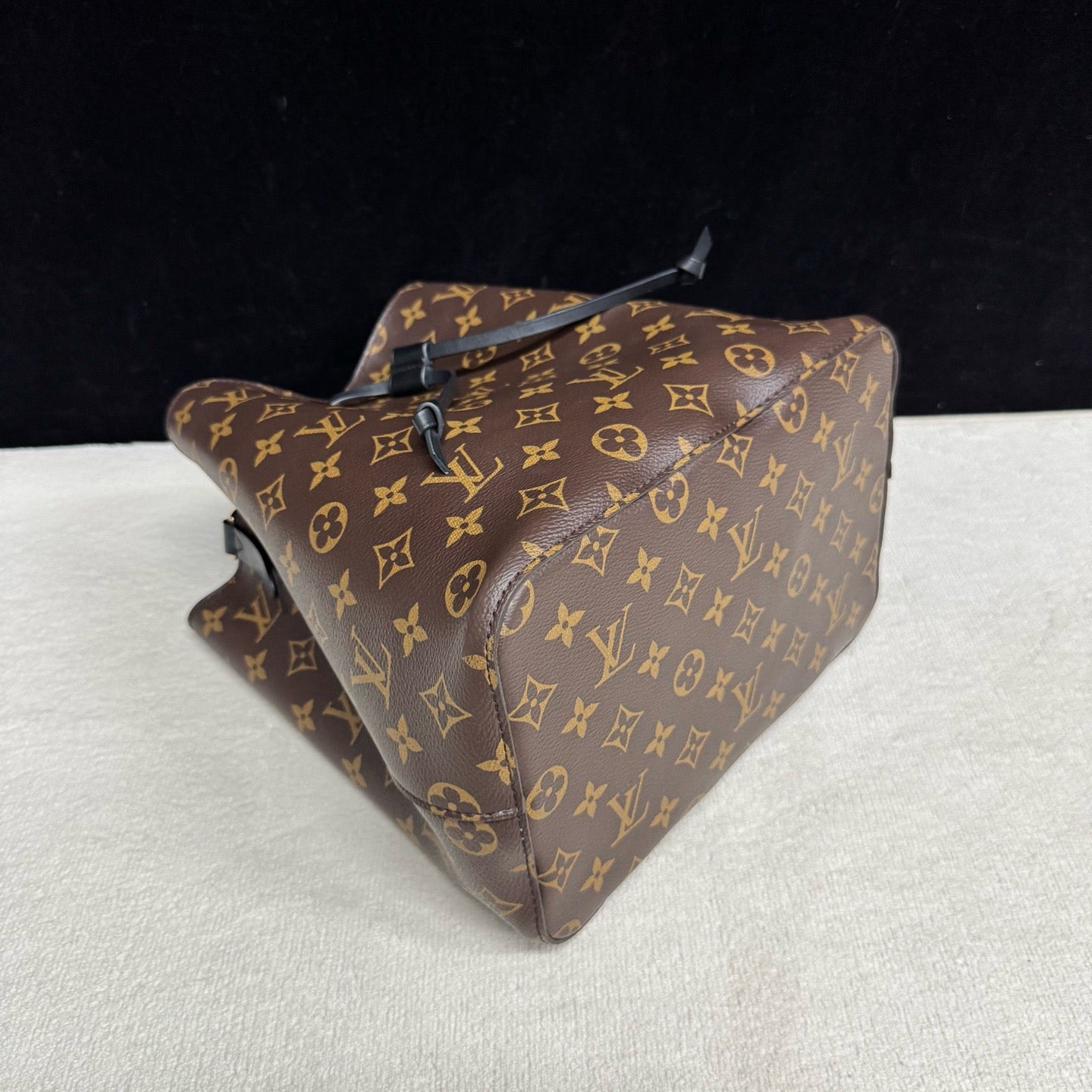 Louis Vuitton - Néonoé - Leather - Black - (medium)