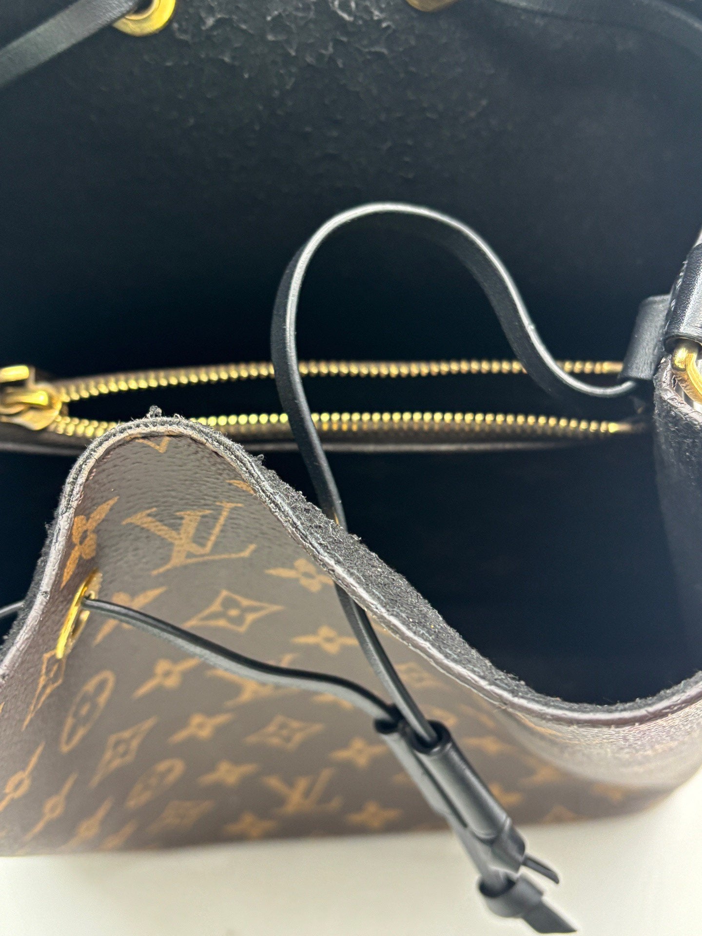 Louis Vuitton - NeoNoe MM - Monogram coated canvas with leather trim - Brown - (Medium)