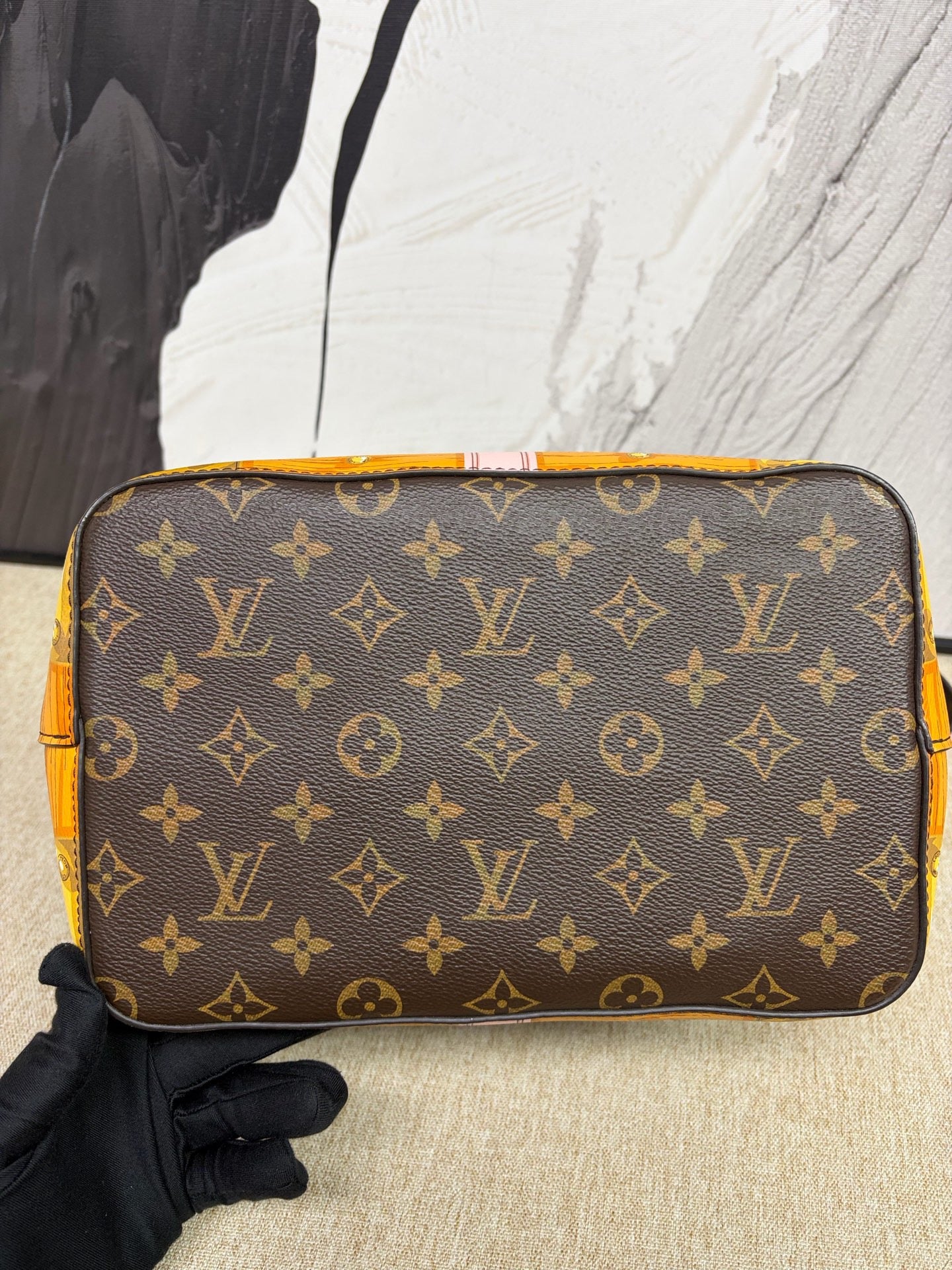 Louis Vuitton - NeoNoe Palace Graffiti - Monogram coated canvas with Vachetta leather trim - Multicolour - (Medium)