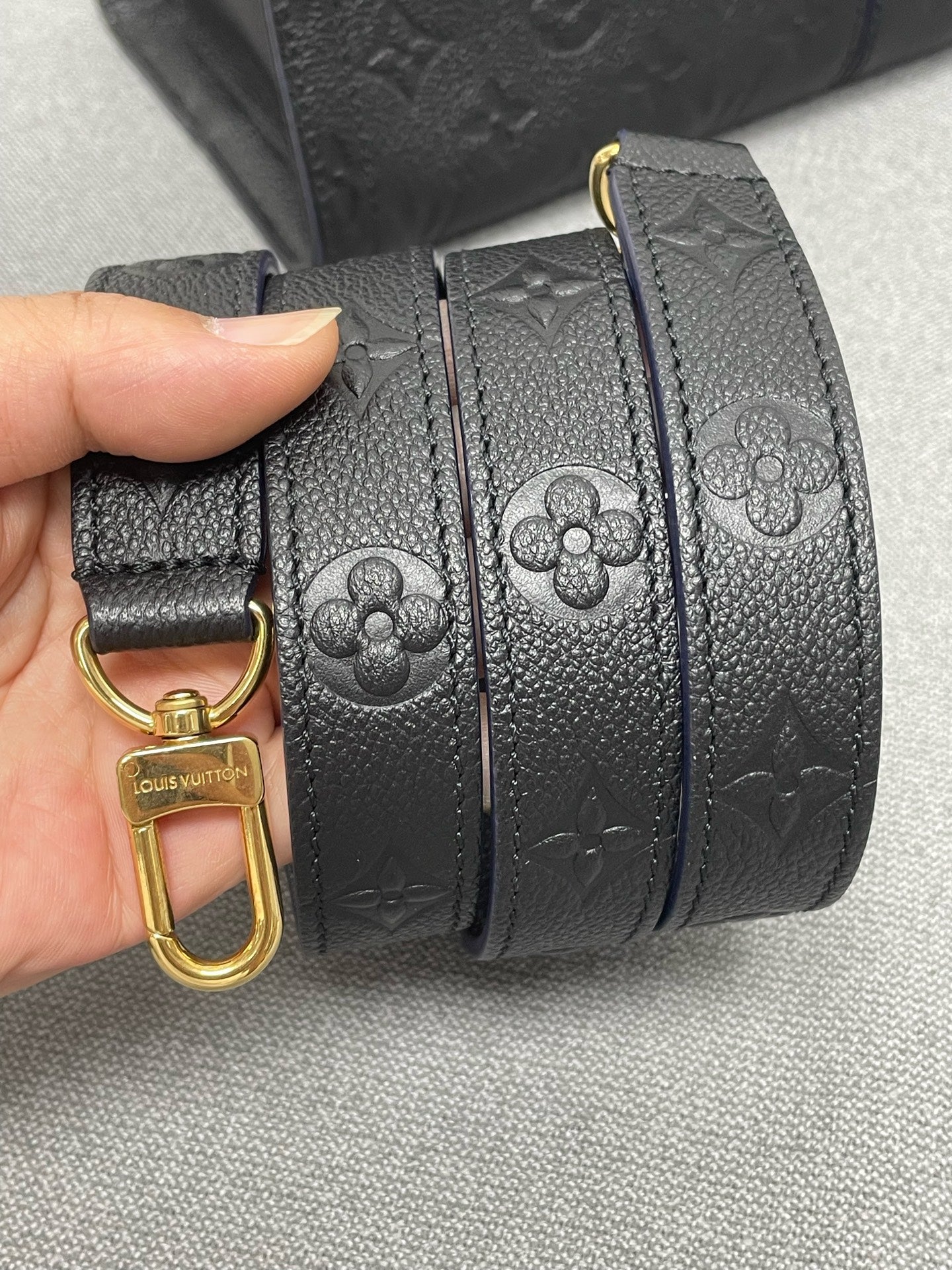 Louis Vuitton - Other - Leather - Black - (medium)
