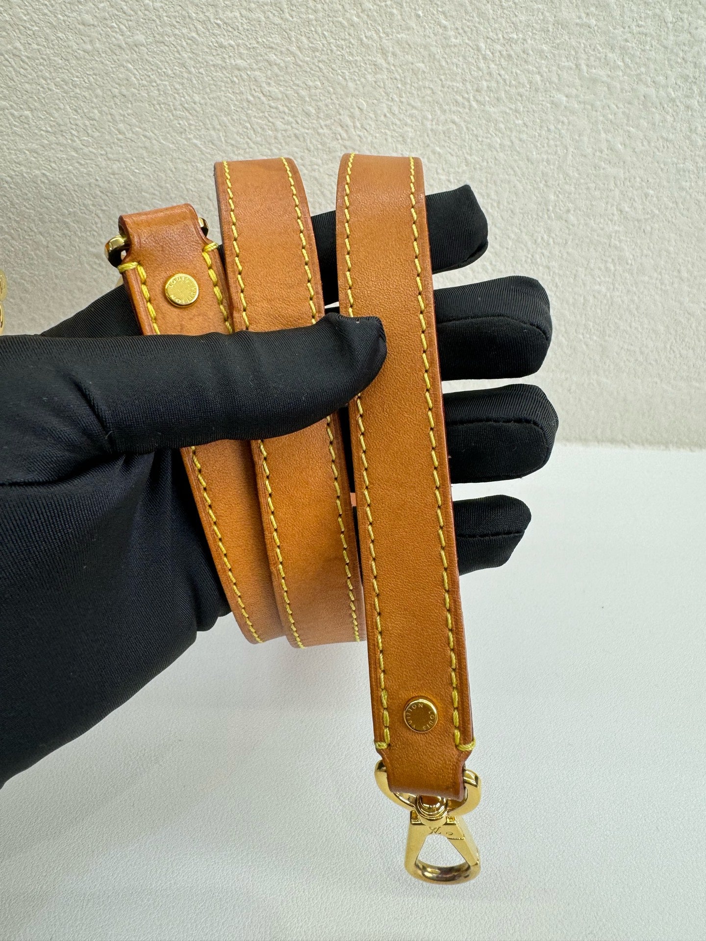 Louis Vuitton - Other - Leather - Brown - (small)