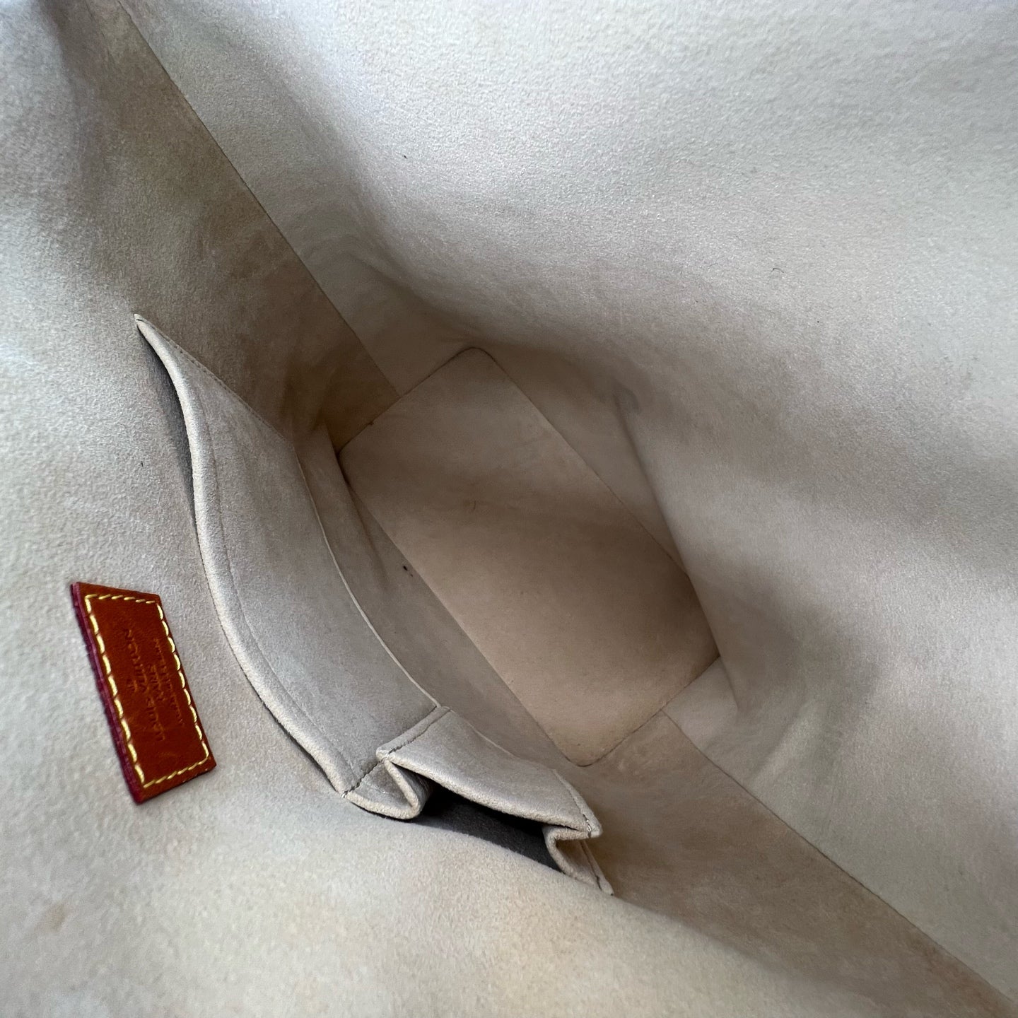 Louis Vuitton - Other - Leather - Camel - (large)