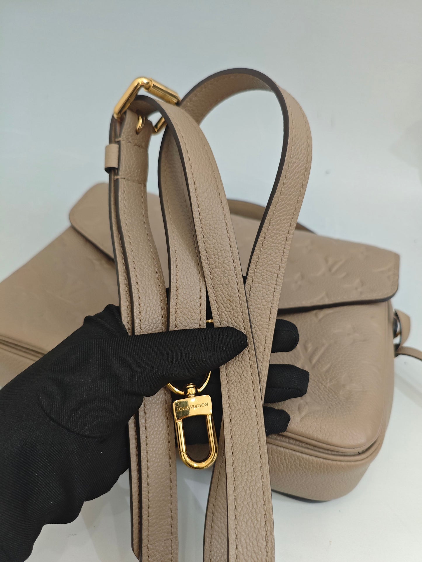 Louis Vuitton - Other - Leather - Grey - (Small)