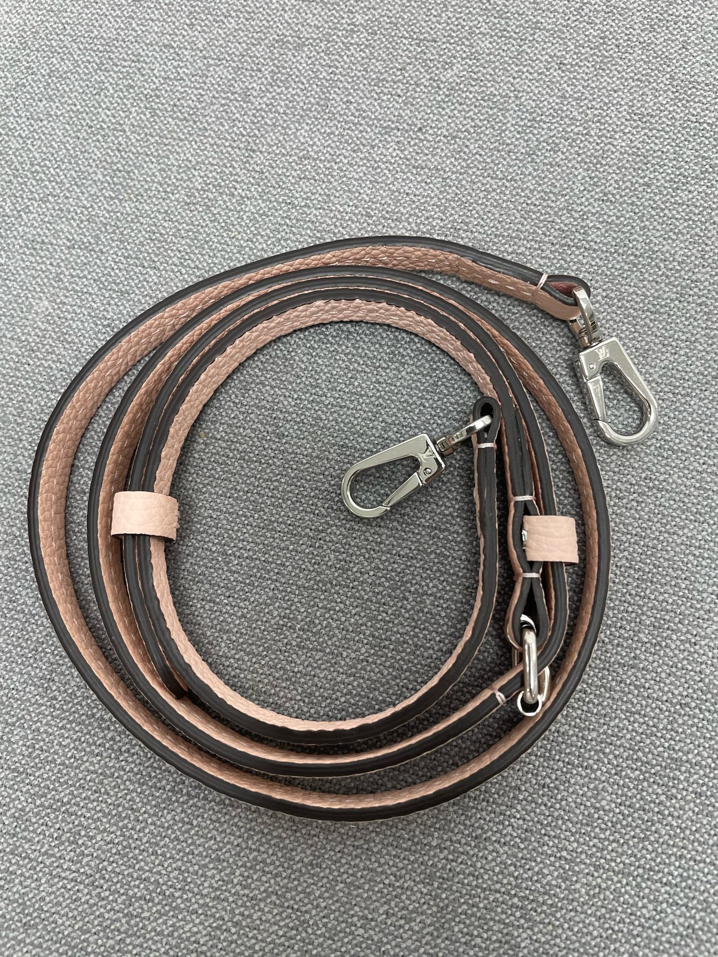 Louis Vuitton - Other - Leather - Pink - (medium)