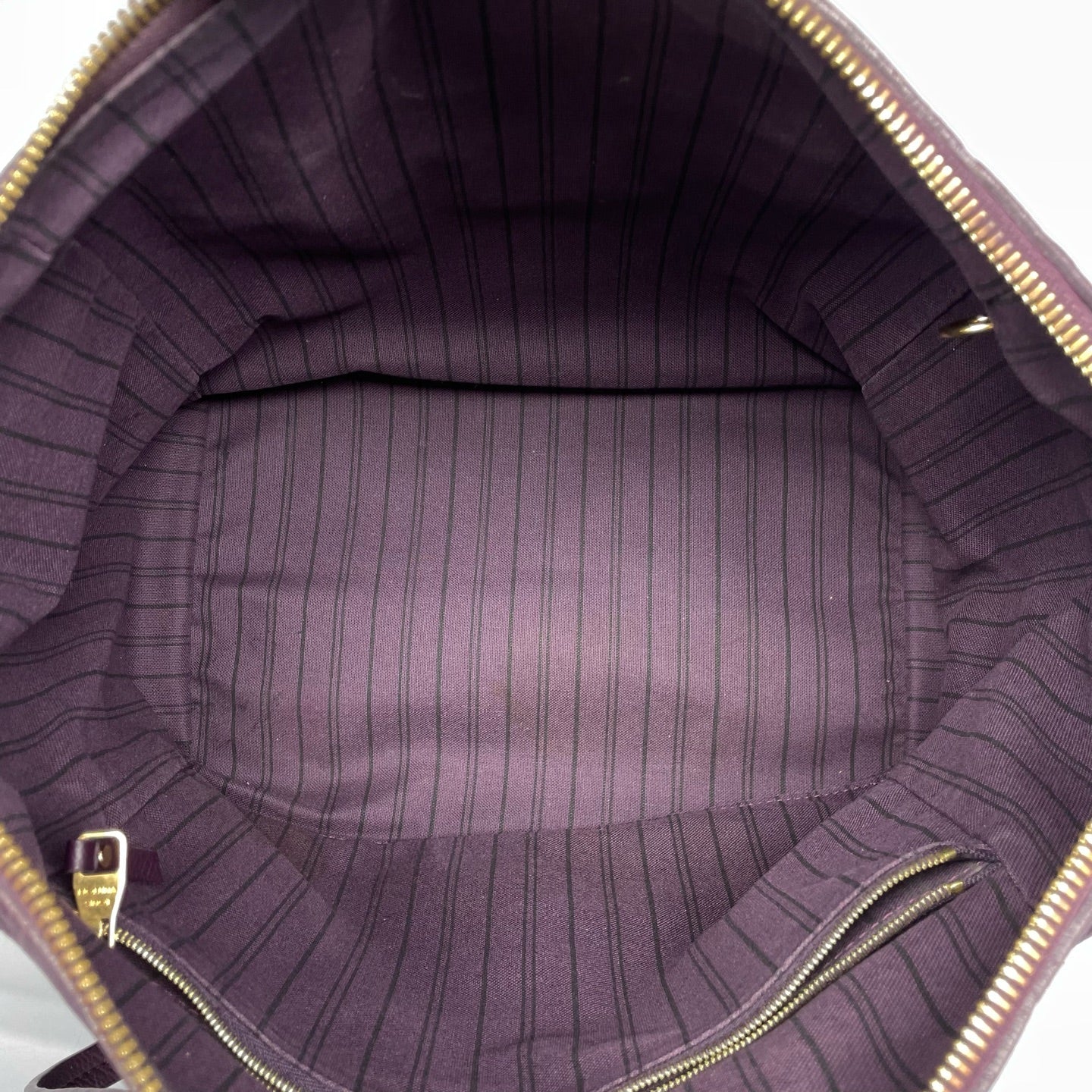 Louis Vuitton - Other - Leather - Purple - (large)
