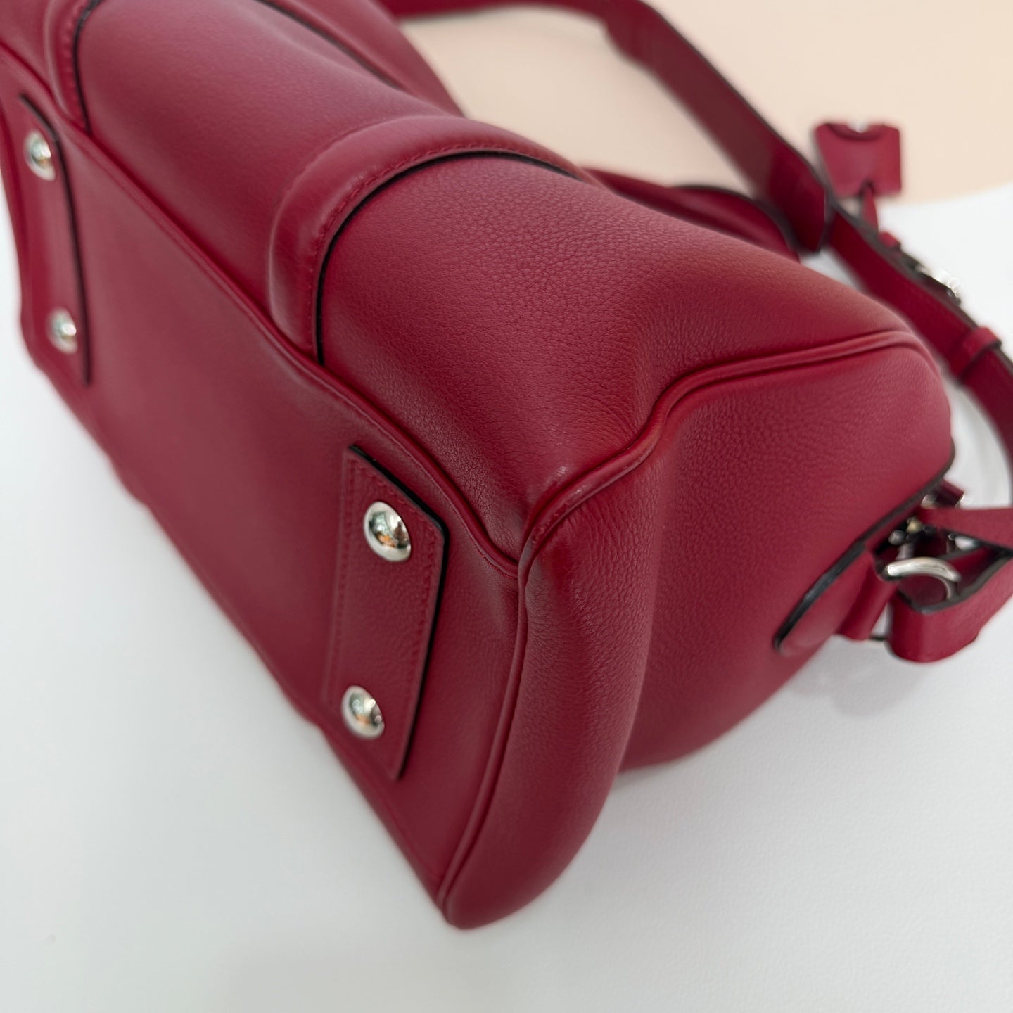 Louis Vuitton - Other - Leather - Red - (medium)