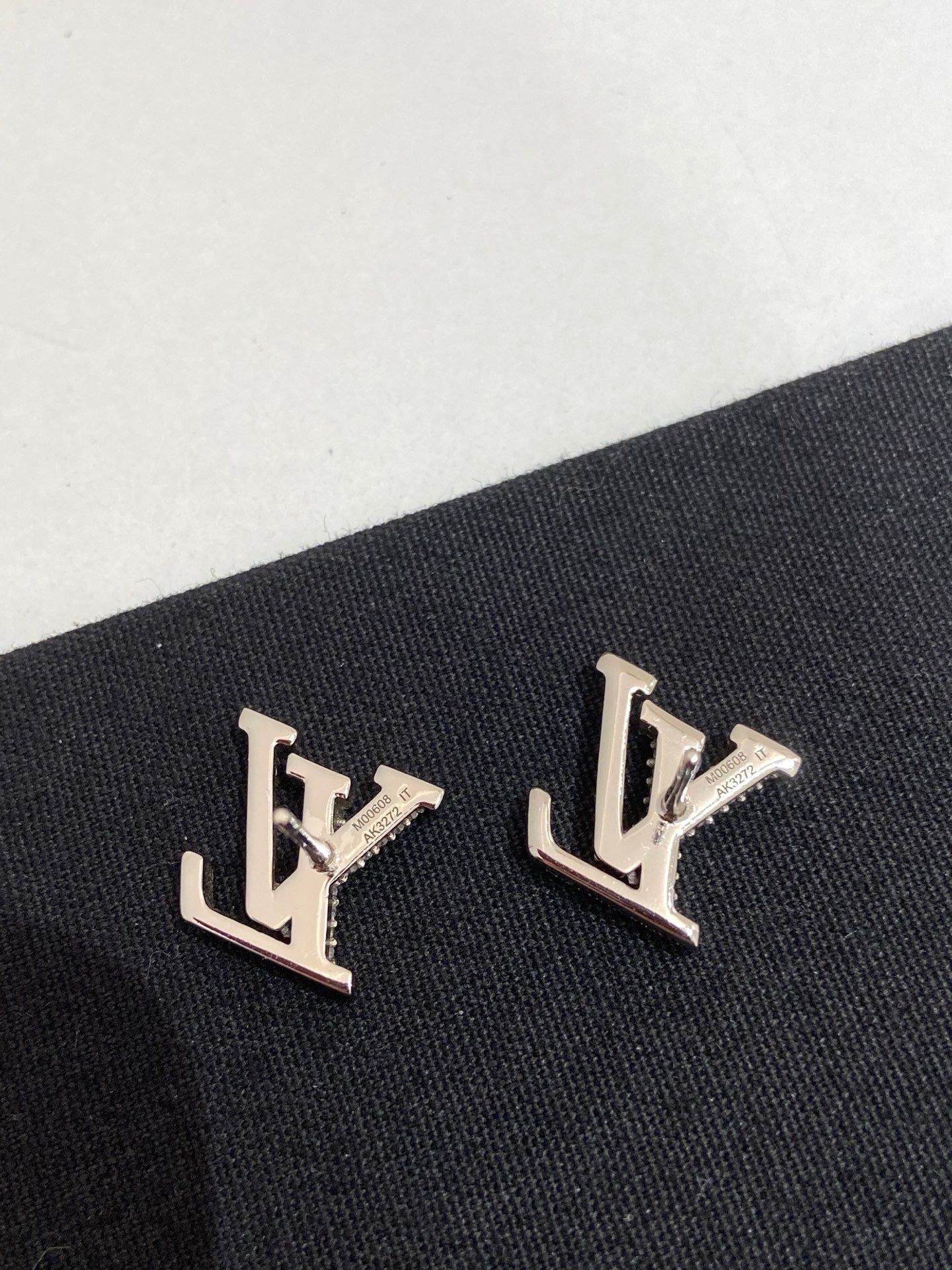 Louis Vuitton - Other - Silver - Silver