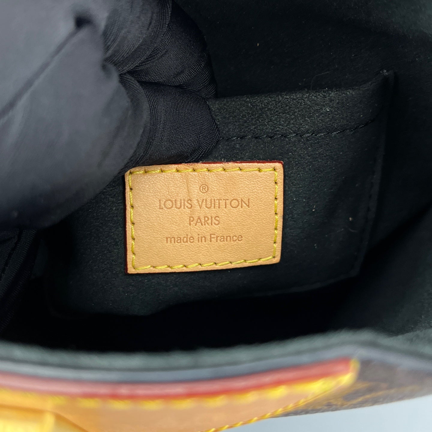 Louis Vuitton - Other - Synthetic - Brown - (medium)