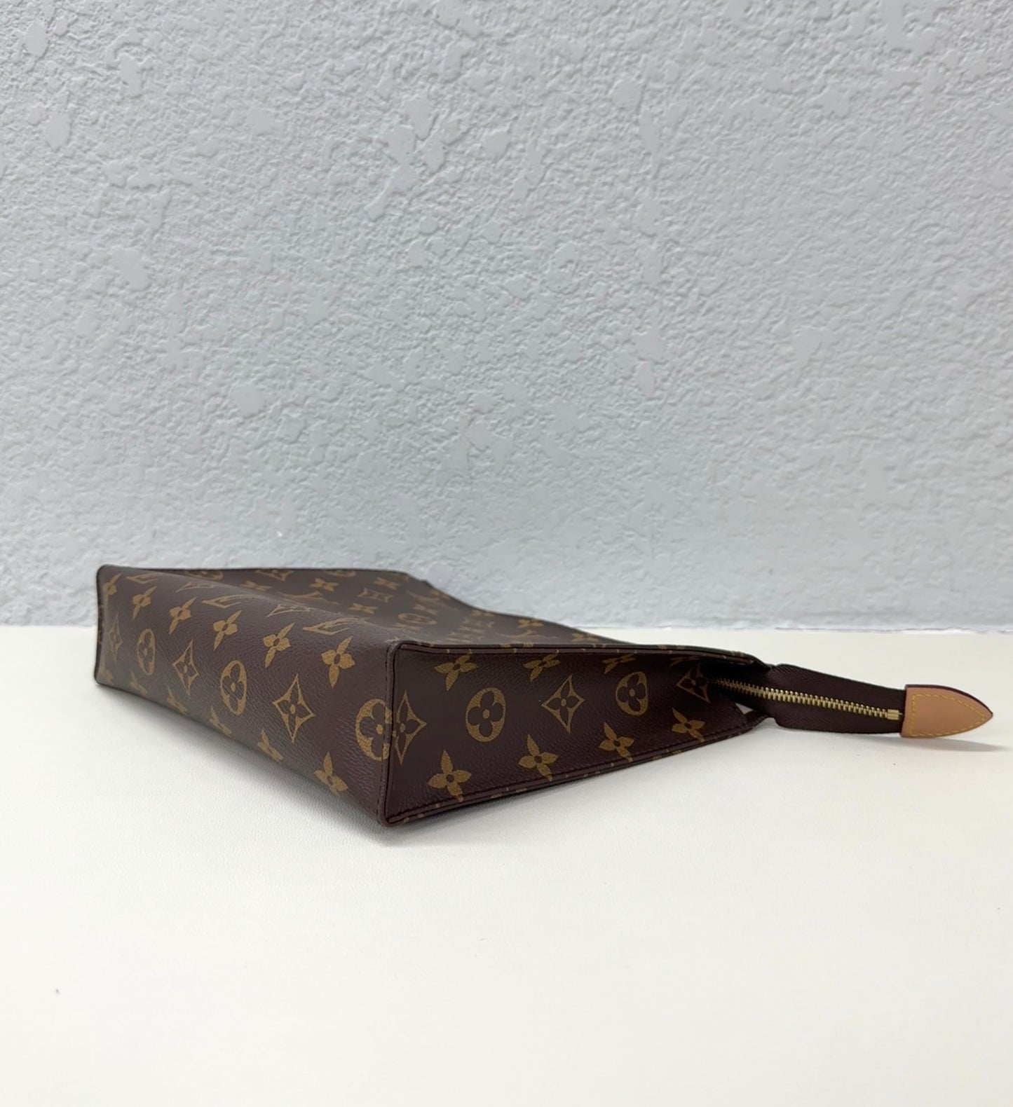 Louis Vuitton - Other - Synthetic - Brown - (medium)
