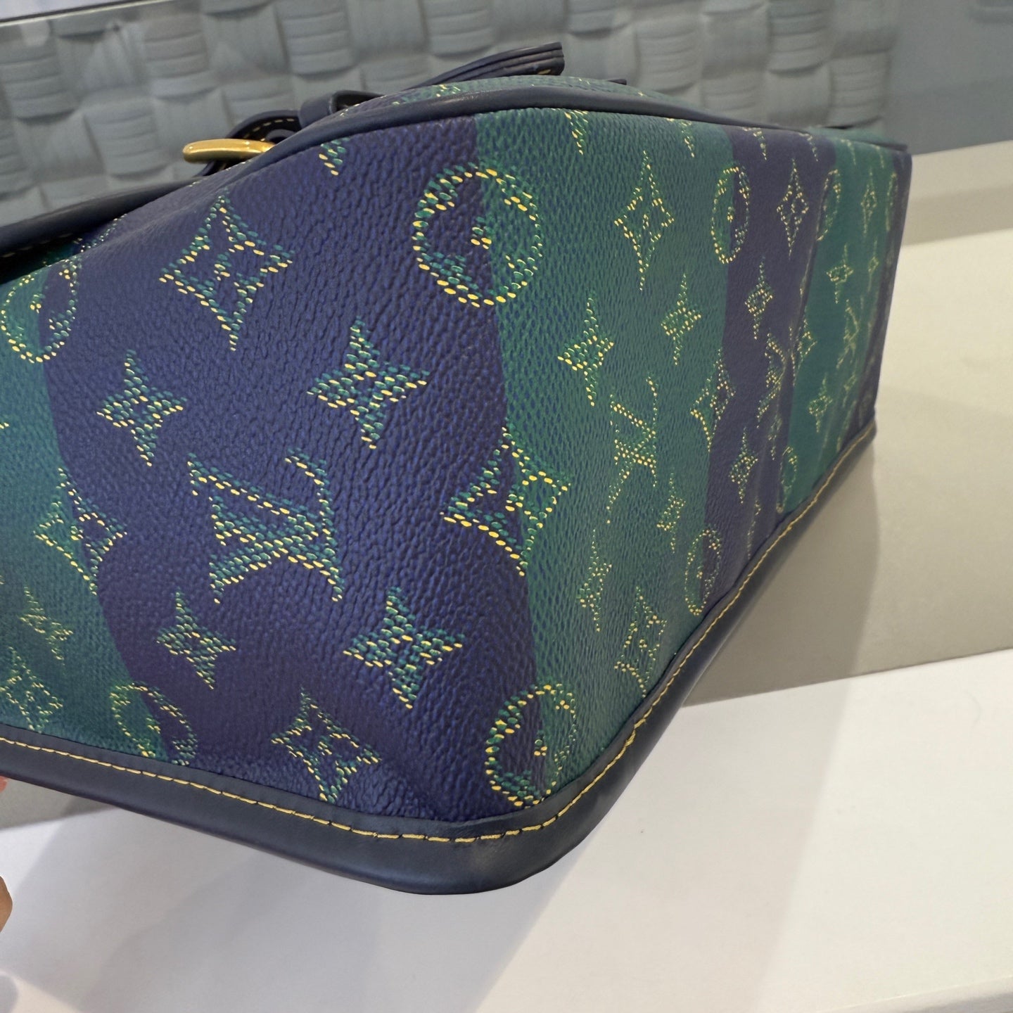 Louis Vuitton - Other - Synthetic - Multicolour - (medium)