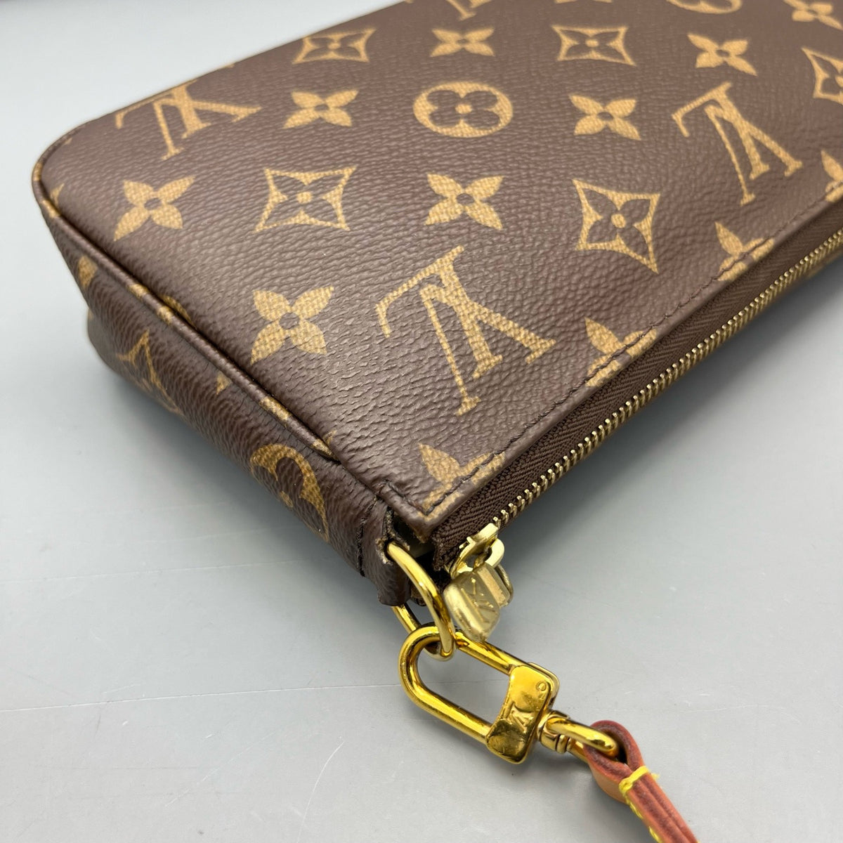 Louis Vuitton - Pochette Accessoires - Synthetic - Brown - (mini)