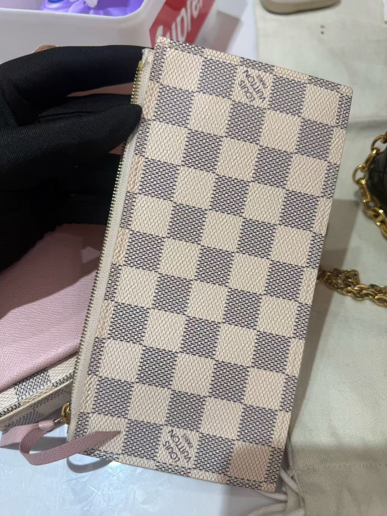 Louis Vuitton - Pochette Félicie - Damier Azur coated canvas with pink leather interior and a pink leather insert - White - (mini)